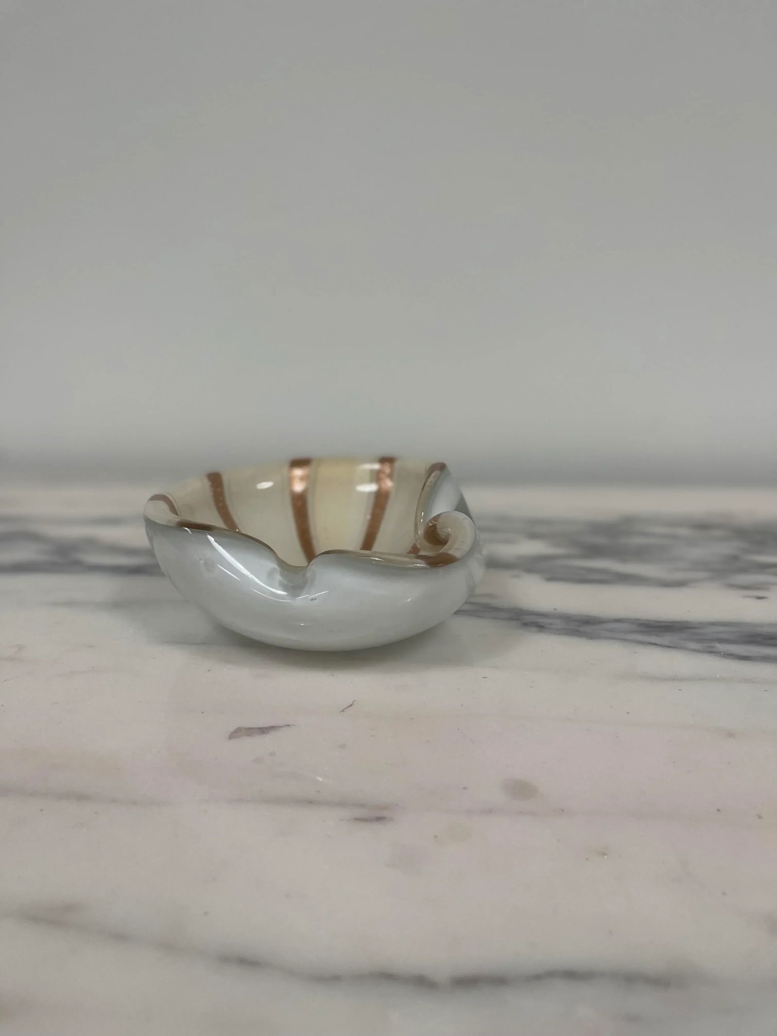 Circus Barbini 1950's Murano Attributed Glass Gold and Cream Bowl - 9