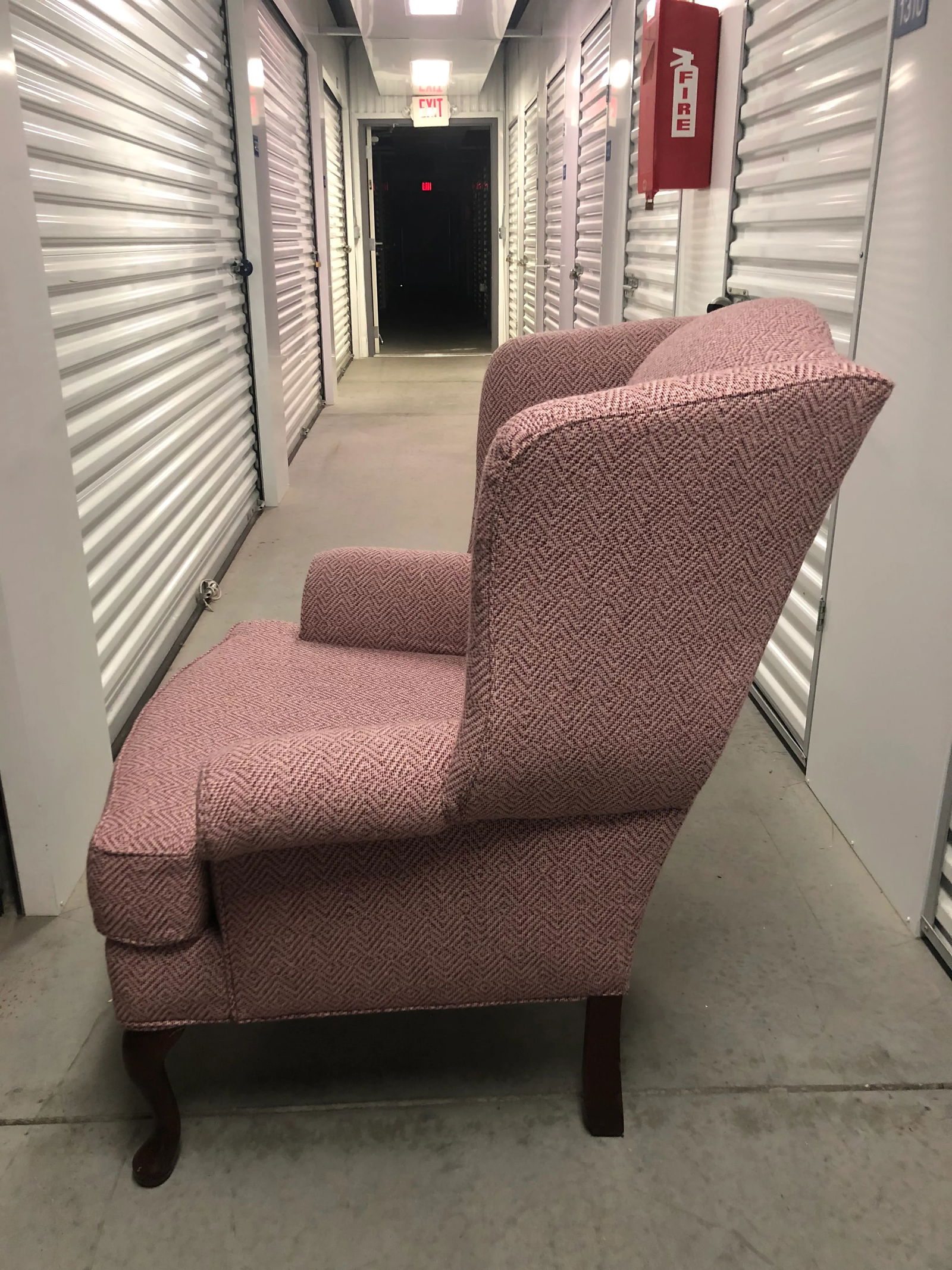 1990s Traditional Pink Wingback Chair - 2
