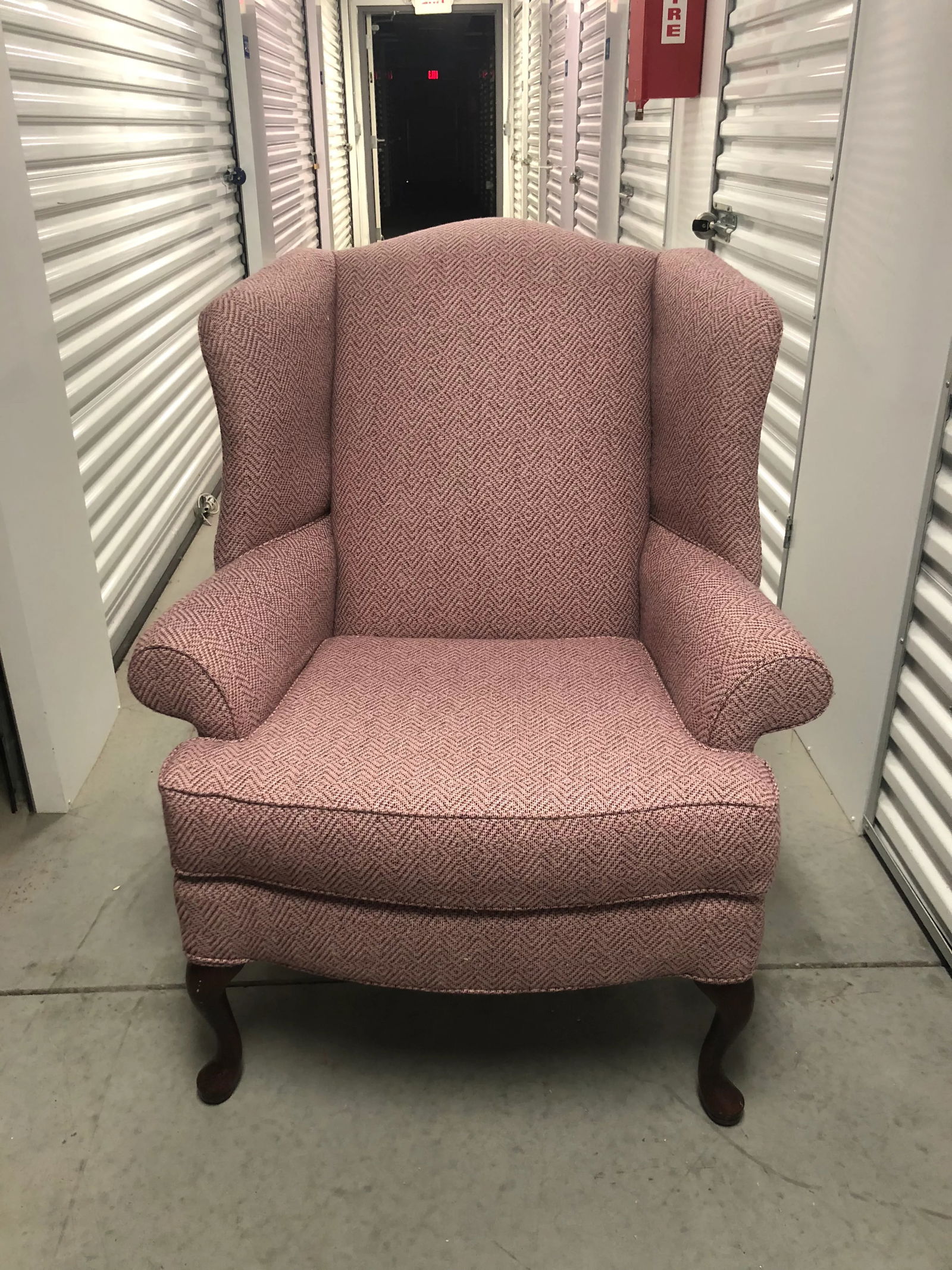 1990s Traditional Pink Wingback Chair - 7