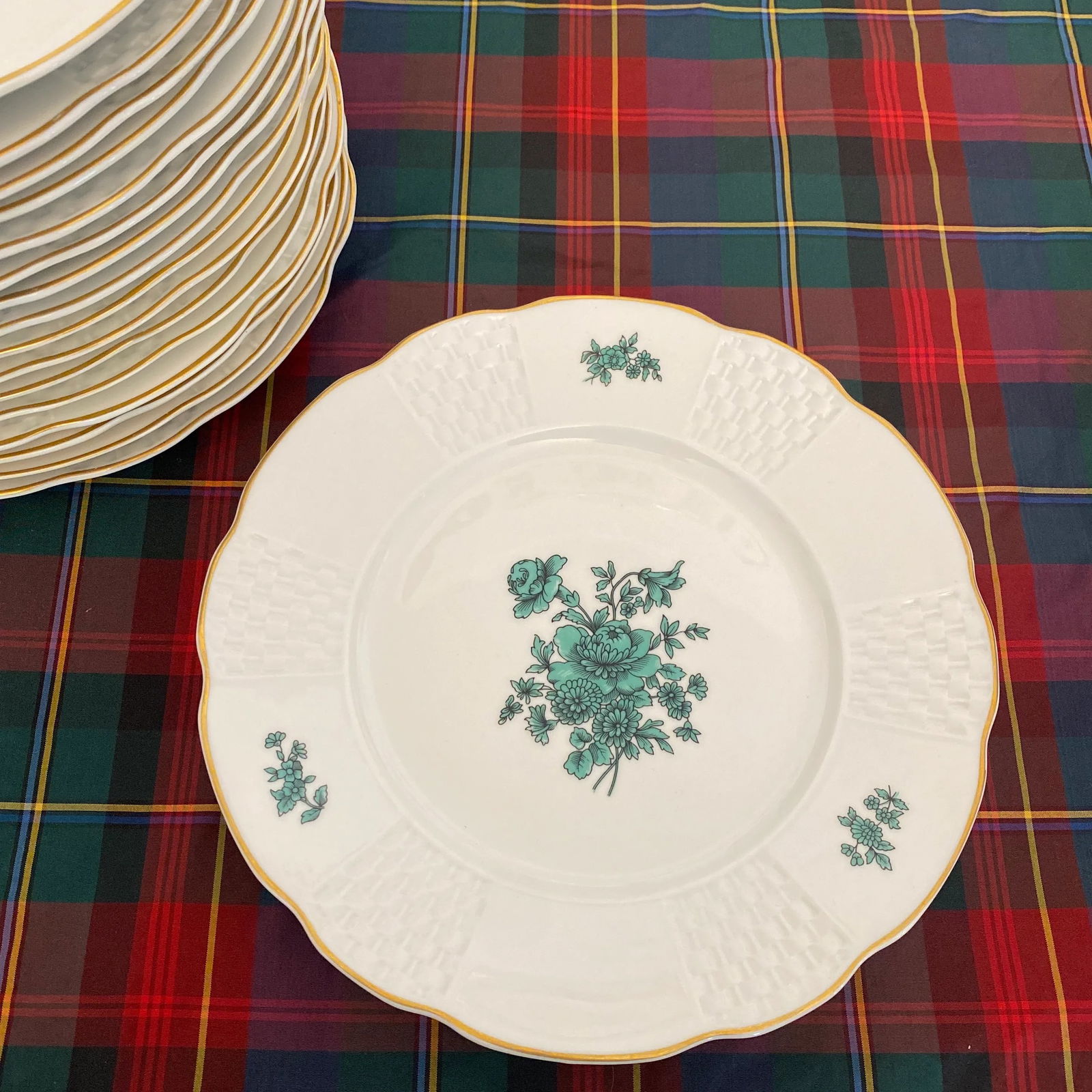 Vintage Mottahedeh Vista Alegre Emerald Green Floral Plates- Set of 17 - 2