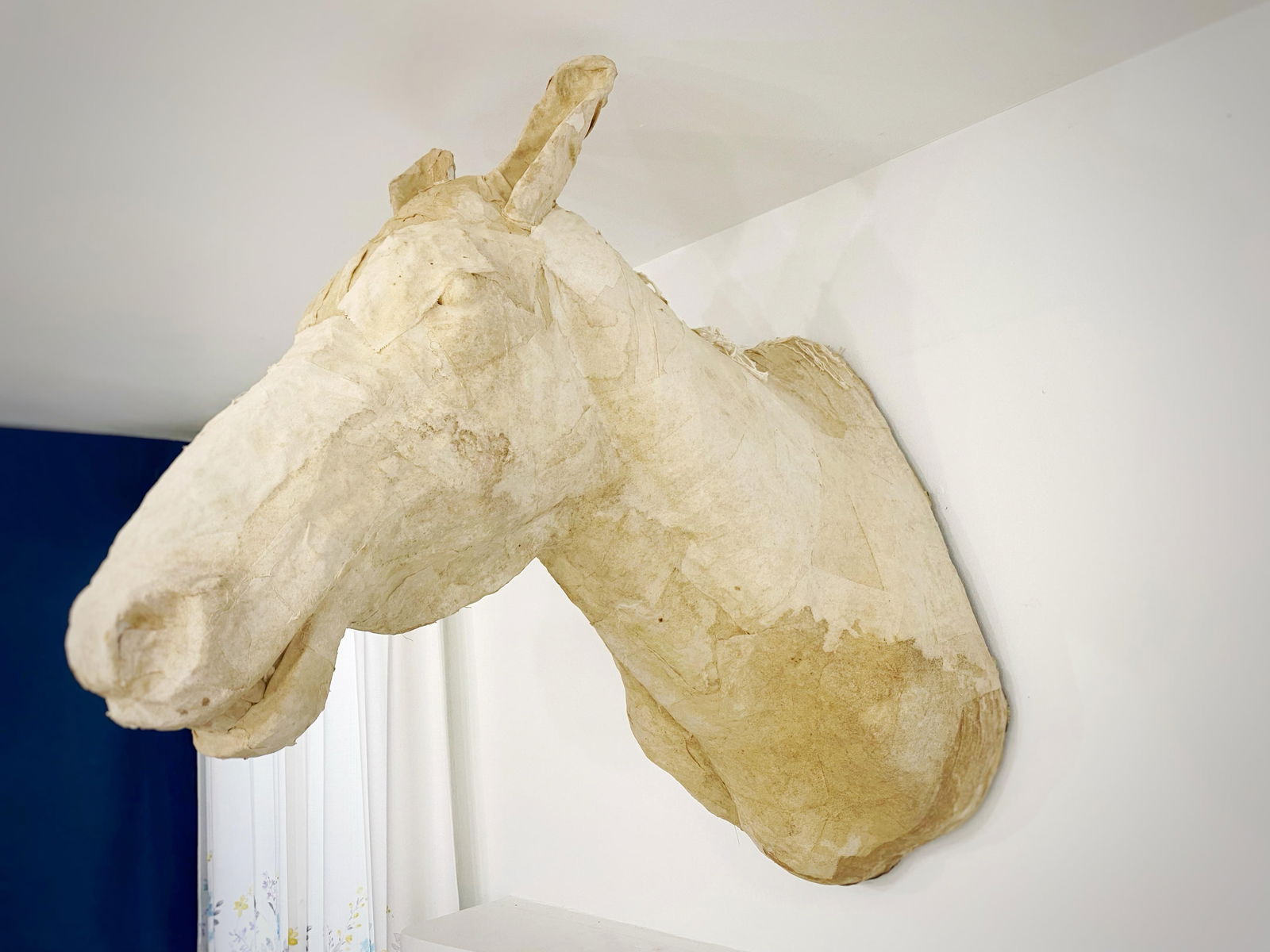 Handcrafted Life-Size Head Mounted Horse Head Faux Taxidermy Equestrian Horse Wall Decor Sculpture - 2