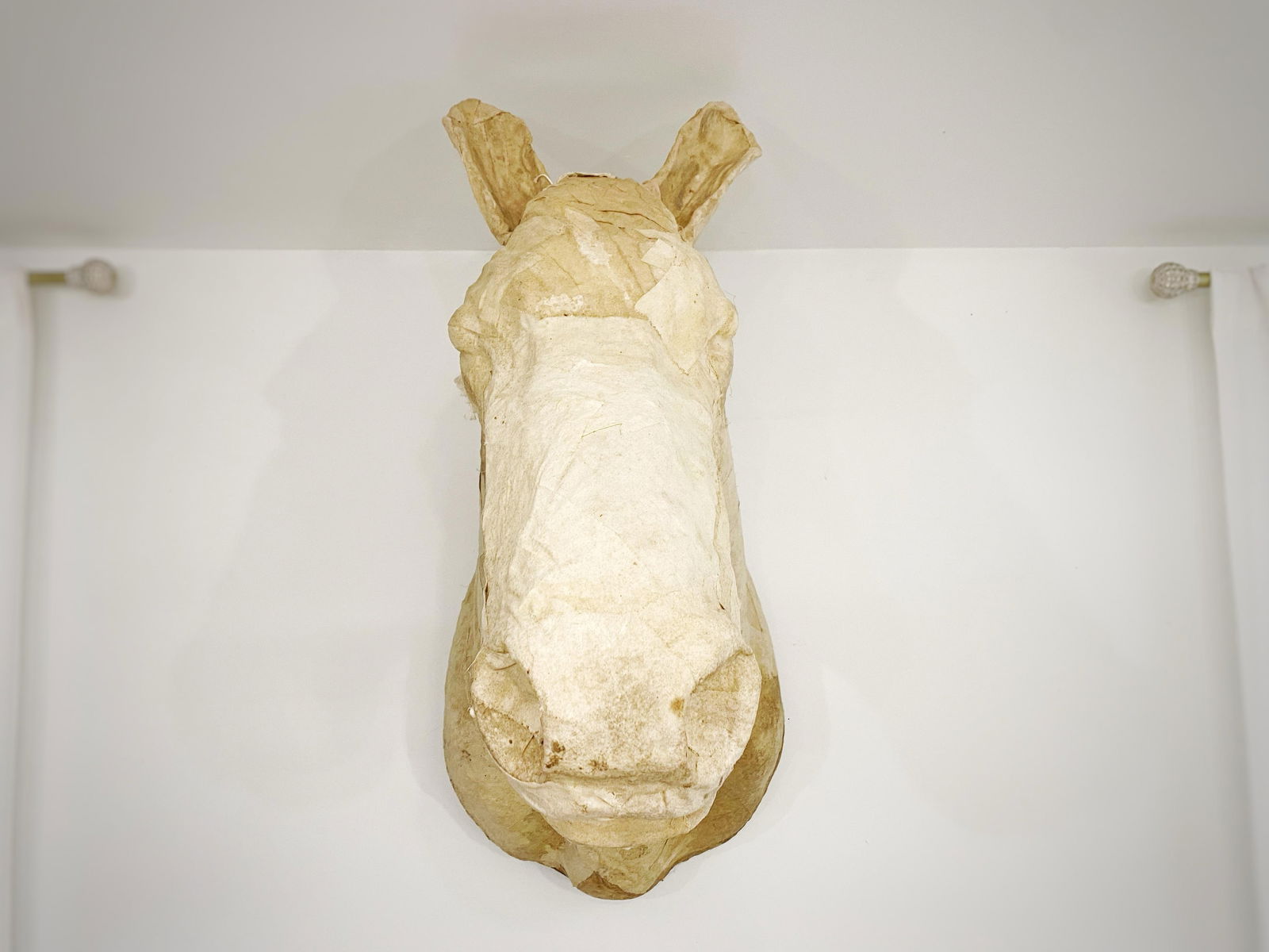 Handcrafted Life-Size Head Mounted Horse Head Faux Taxidermy Equestrian Horse Wall Decor Sculpture - 3