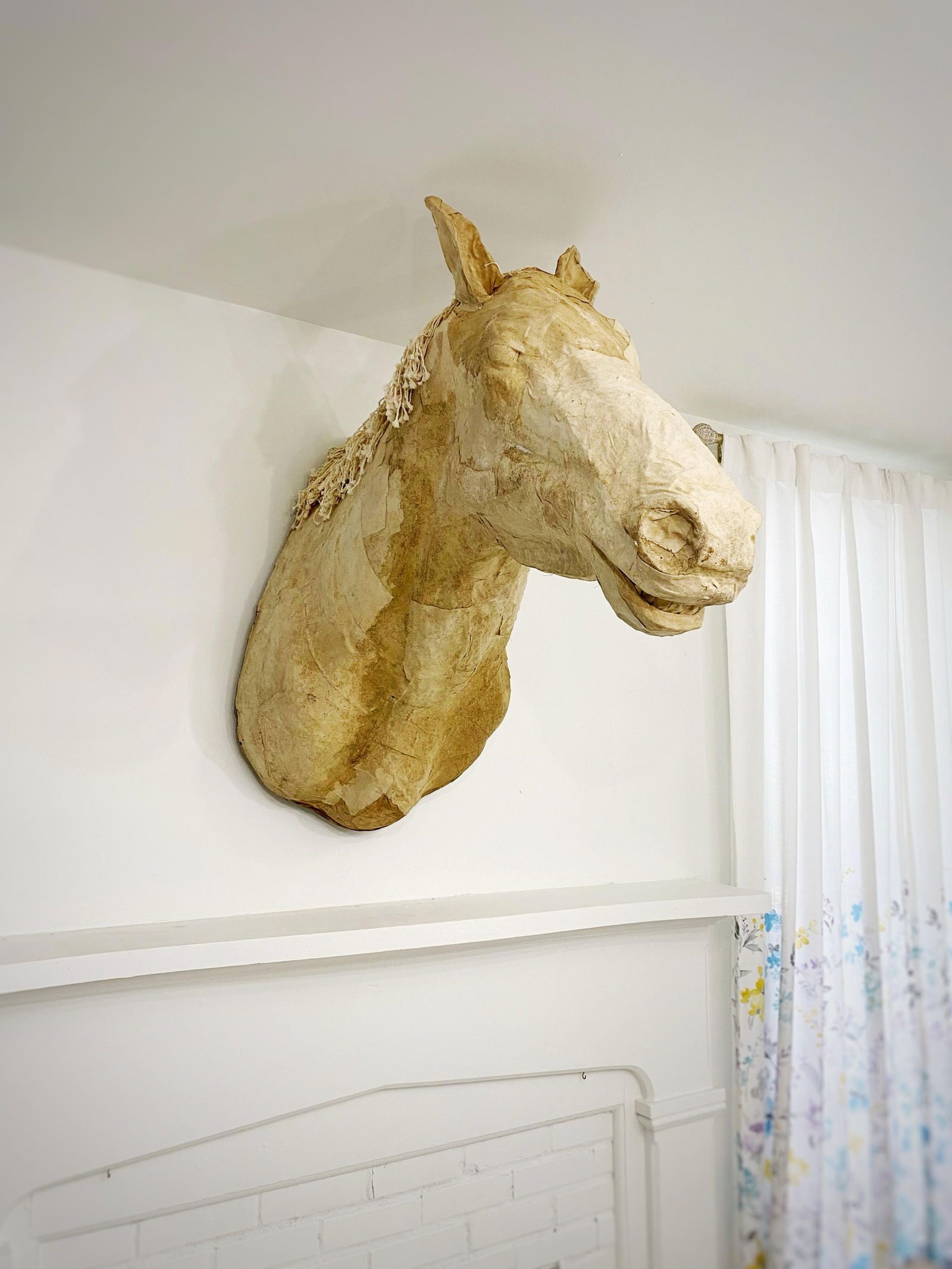 Handcrafted Life-Size Head Mounted Horse Head Faux Taxidermy Equestrian Horse Wall Decor Sculpture - 4