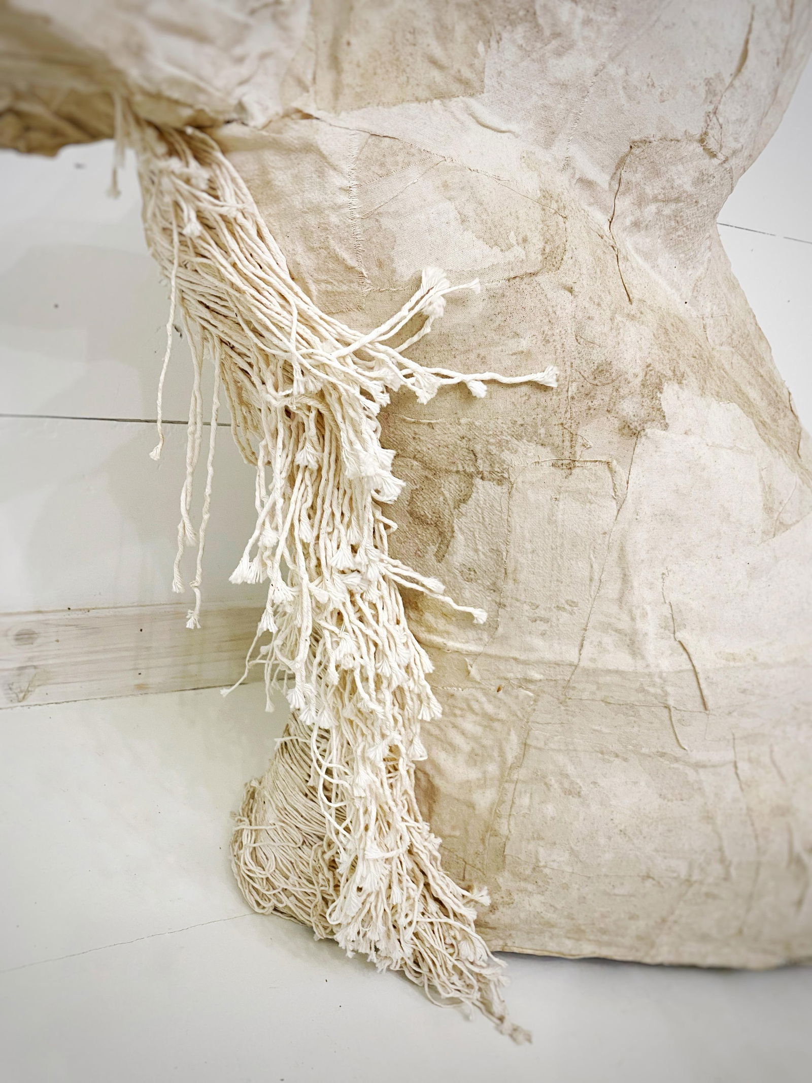 Handcrafted Life-Size Head Mounted Horse Head Faux Taxidermy Equestrian Horse Wall Decor Sculpture - 8