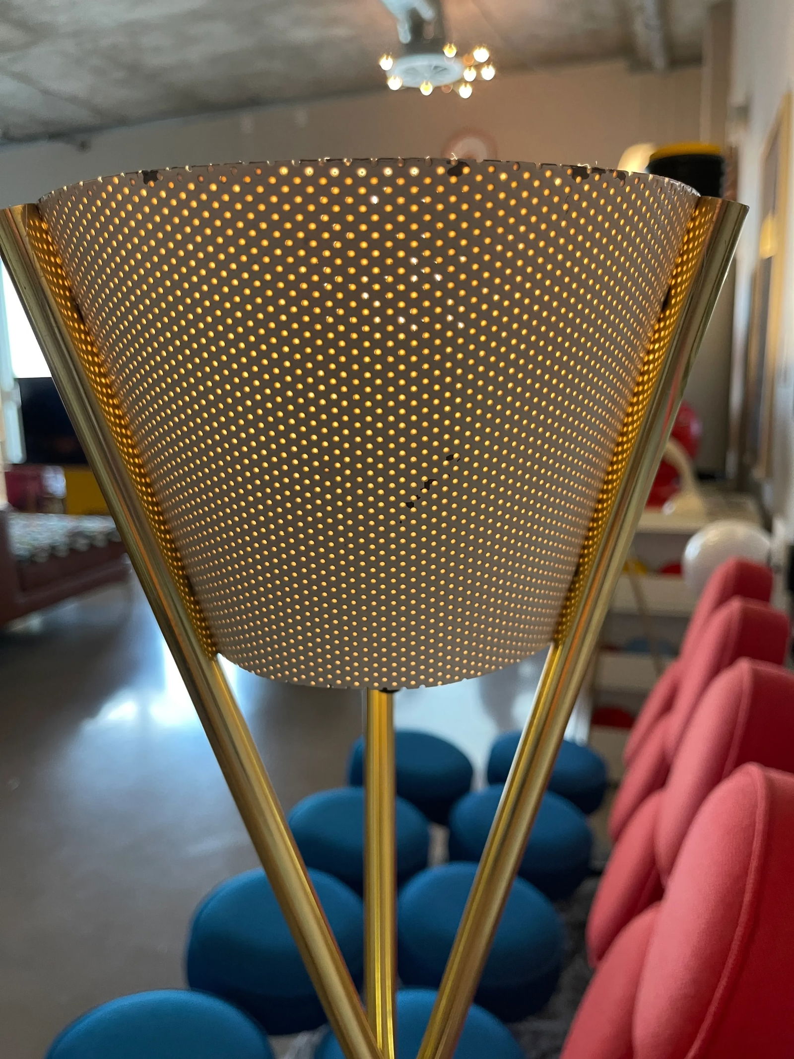 Pair of Gerald Thurston Lightolier Tripod Floor Lamps, Early 50s Design - 10