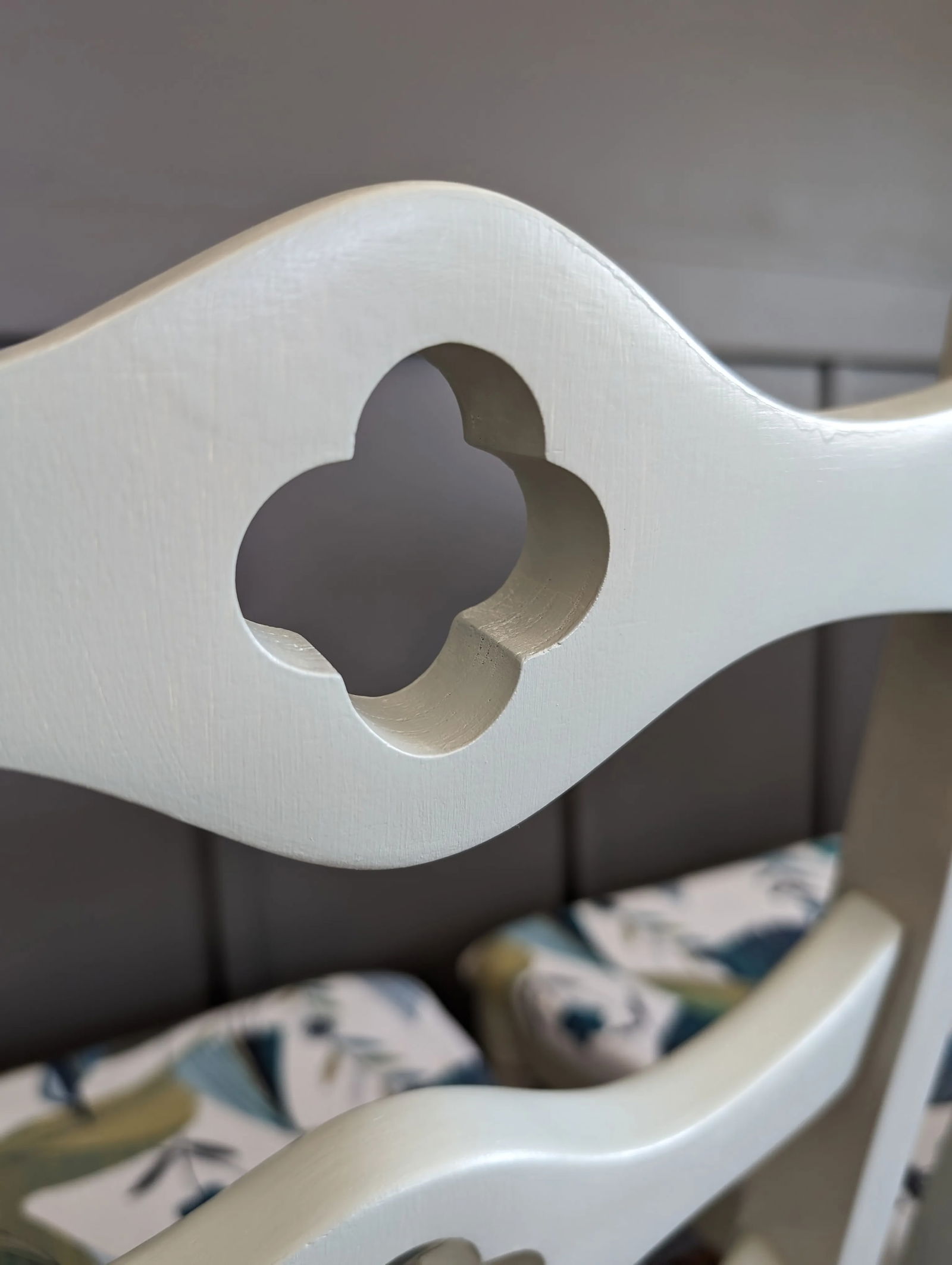 Mid 20th Century Pair of Ladderback Quatrefoil Chairs by Liberty Chair Company - 7