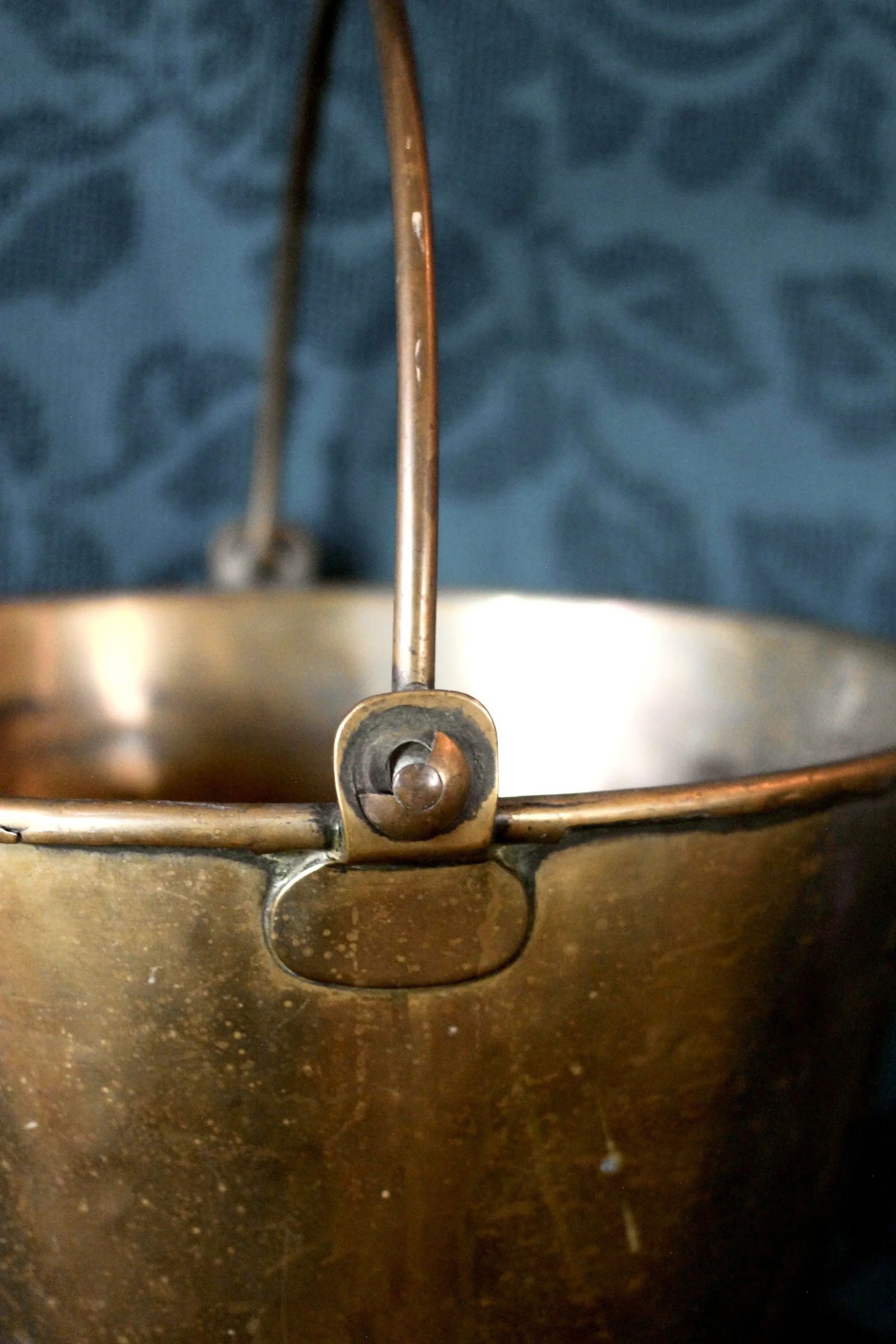 Late 19th Century Large Brass Coal Bucket With Handle - 6