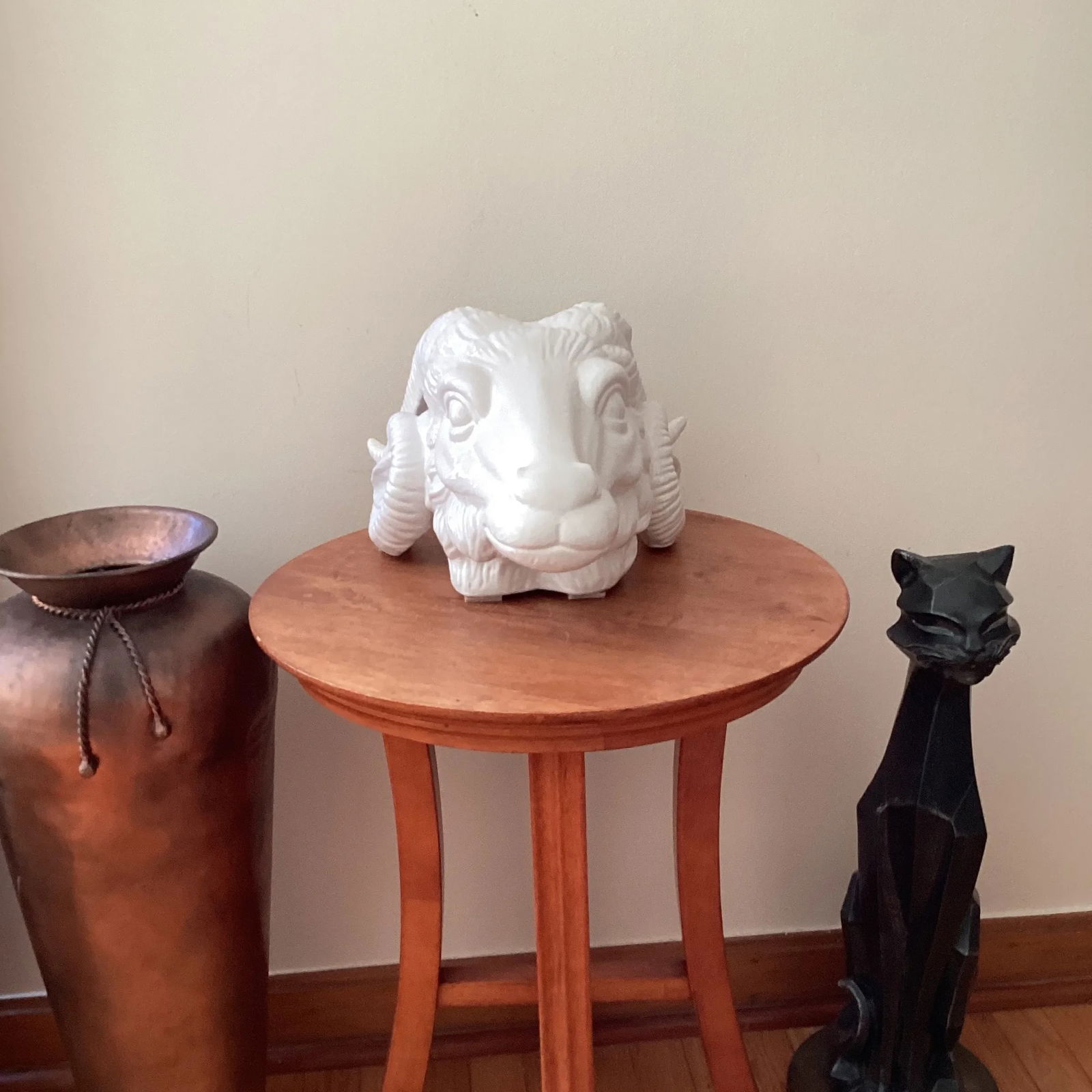 Vintage Neoclassical Italian White Glazed Porcelain Ram's Head Wall Hanging Sculpture, Circa 1980s - 10