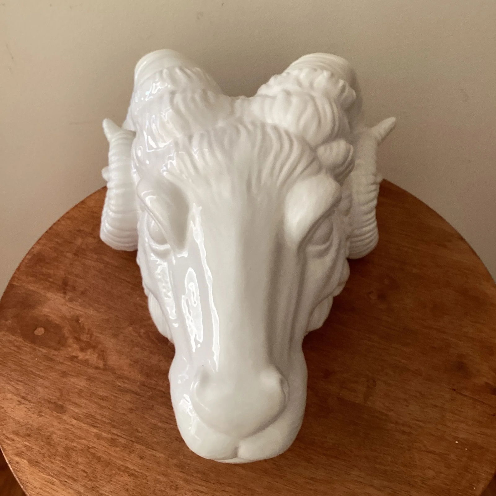 Vintage Neoclassical Italian White Glazed Porcelain Ram's Head Wall Hanging Sculpture, Circa 1980s - 2