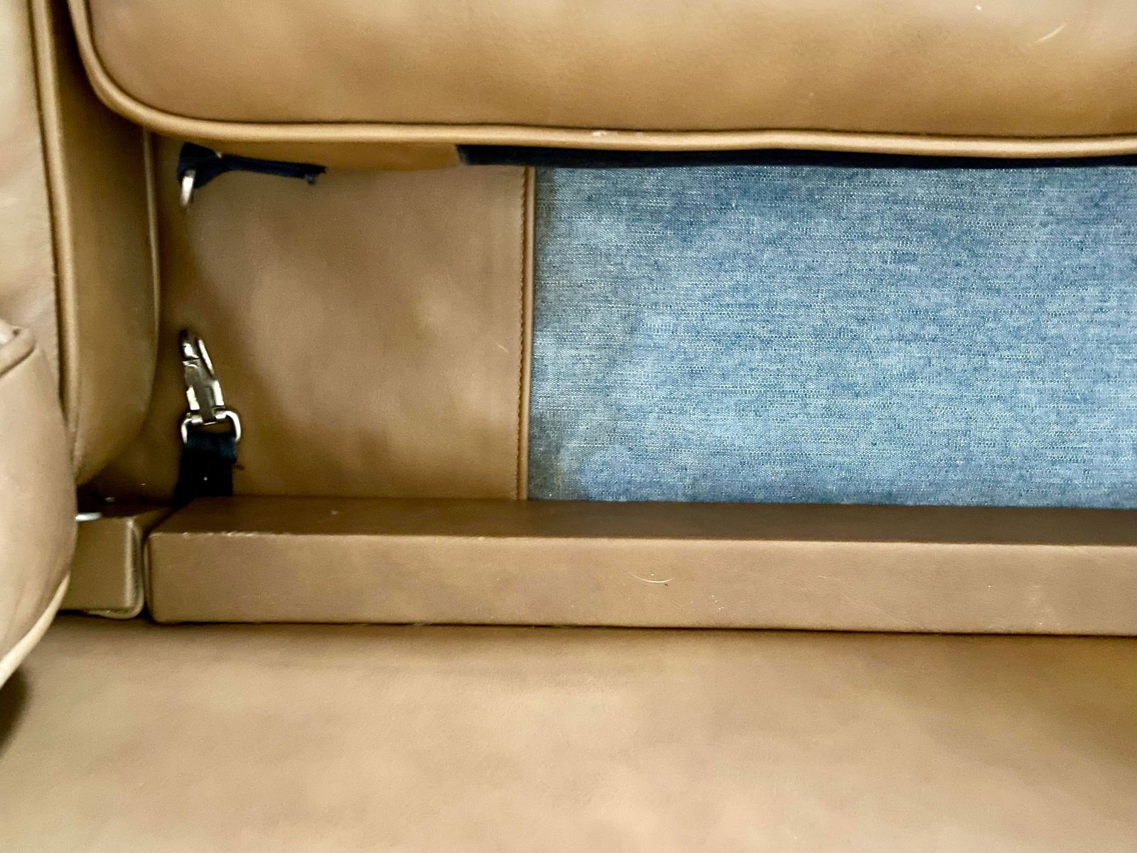 Model No. 263 Mid-Century Modern Three-Seater Sofa by Mies Van Der Rohe for Knoll International, 196 - 5