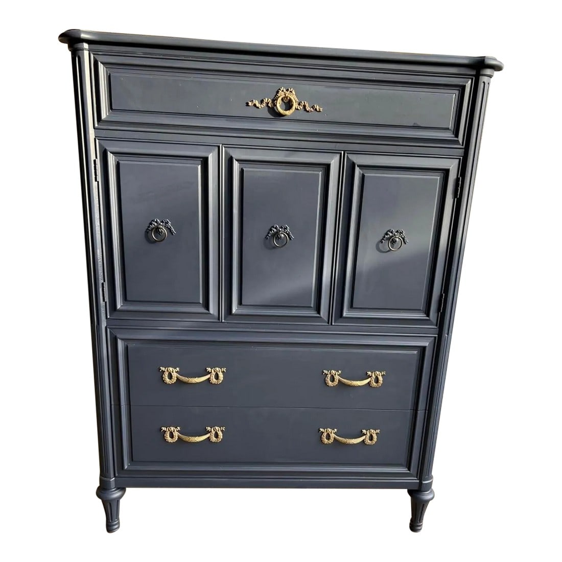 1940s Henredon 6 Drawer Dresser - Lacquered: Vintage& refinished to be like new - Henredon was known for its top quality wood furniture made in North Carolina. Doors open up to infinite storage options! Original hardware. Measurements: 42"