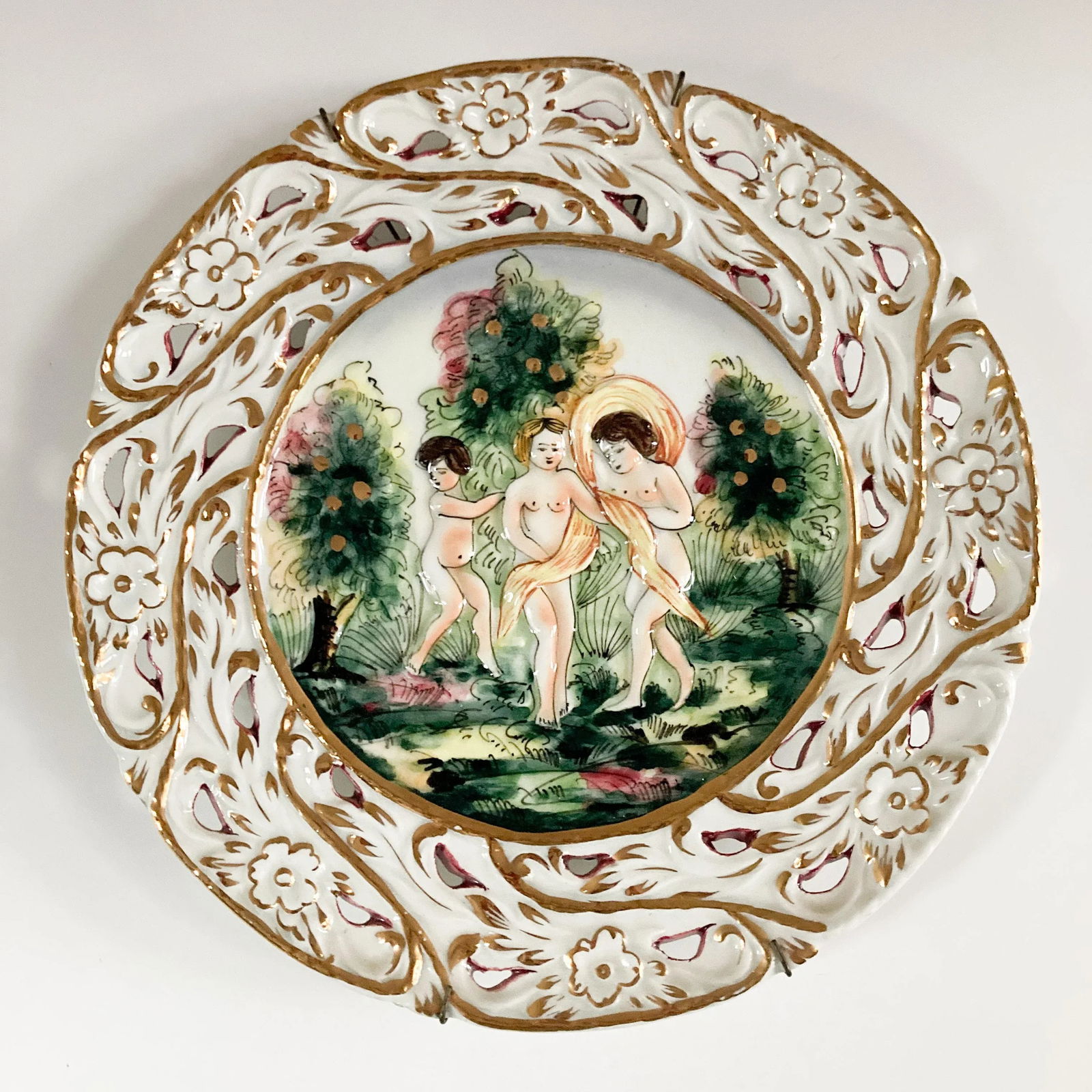 Pair of Capodimonte Porcelain Decorative Wall Plates With Cherubs, 1950's - 4