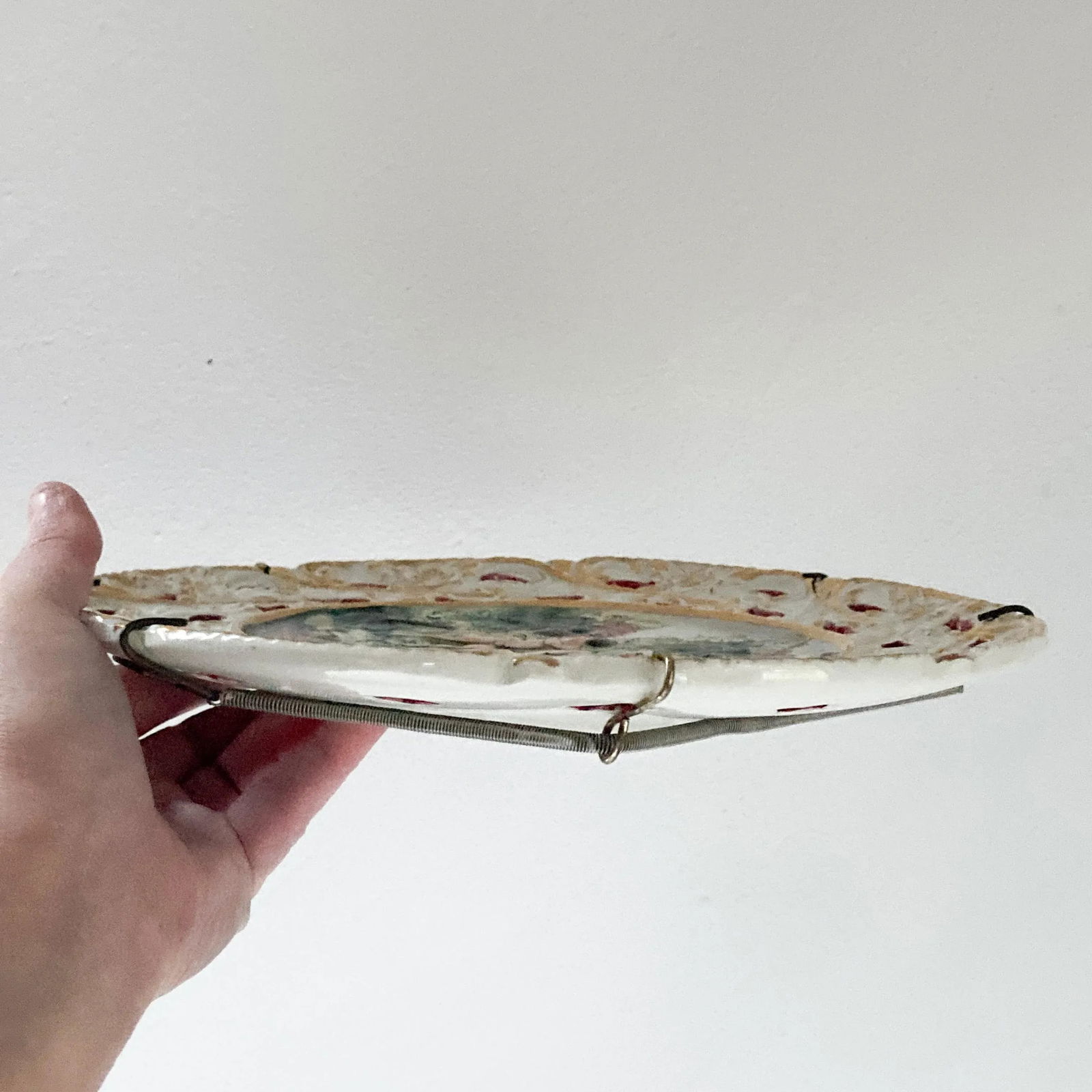 Pair of Capodimonte Porcelain Decorative Wall Plates With Cherubs, 1950's - 8