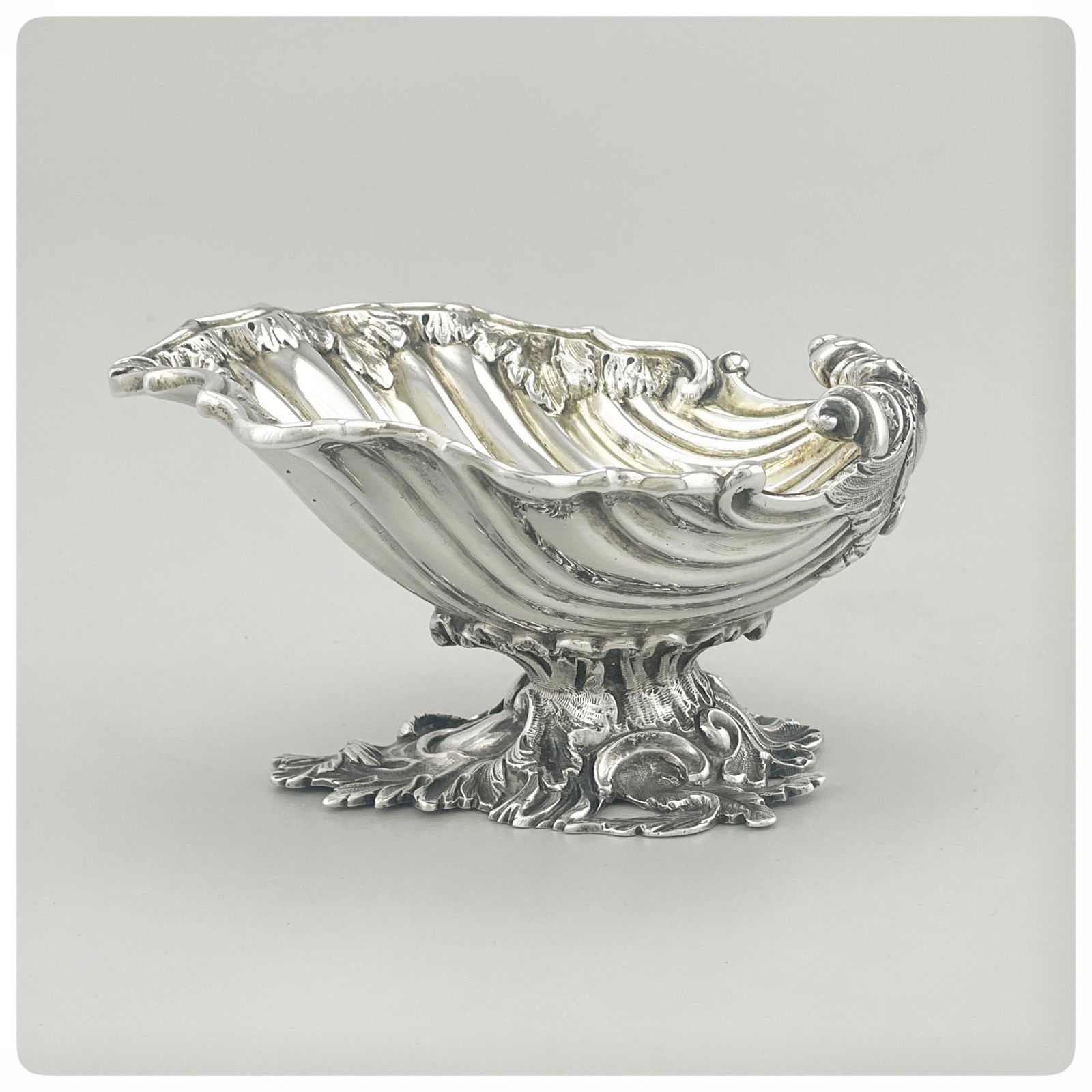 English Sterling Silver and Vermeil Salt Cellar, Hands and Company, London, 1852-1853 - 3
