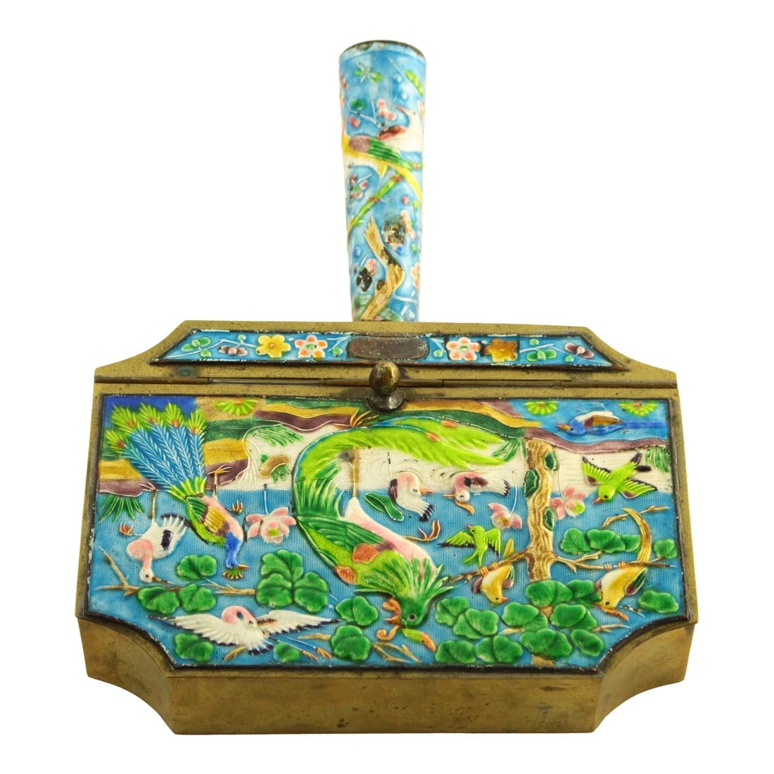Early 20th Century Chinese Brass Cloisonne Birds of Paradise Silent Butler Crumb Catcher: A very beautiful Chinese piece A solid brass box with a handle and hinged lid known as silent butler, used to pick up cigarette ash, trash and crumbs from the table Outstanding cloisonnÃ© de