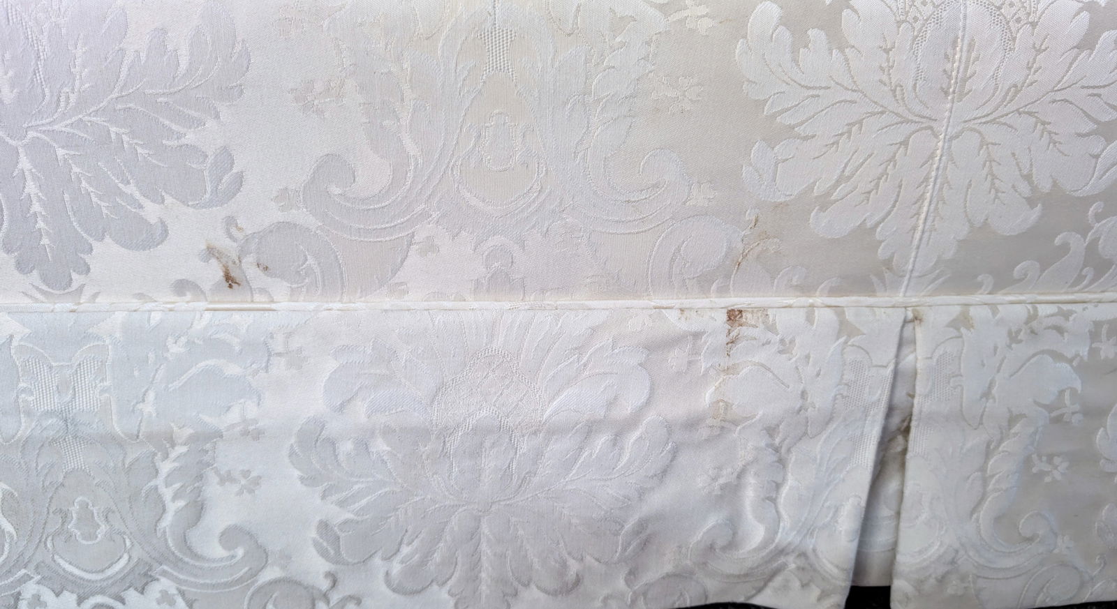 Late 20th Century Baker Furniture Traditional White Loveseat - 10