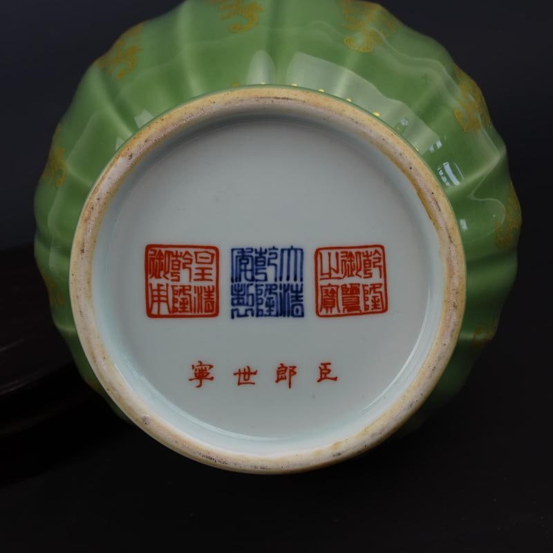 1900s Chinese Porcelain Qing Dynasty Qianlong Marked Celadon Ground Gold Decoration Vase - 6