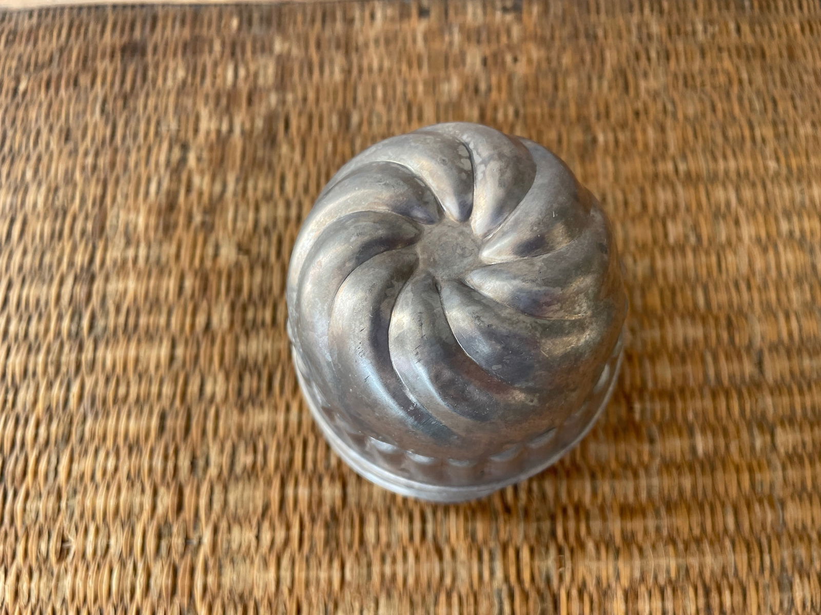 Set of Eight Mid Century Miniature Bundt Cake Molds - 7