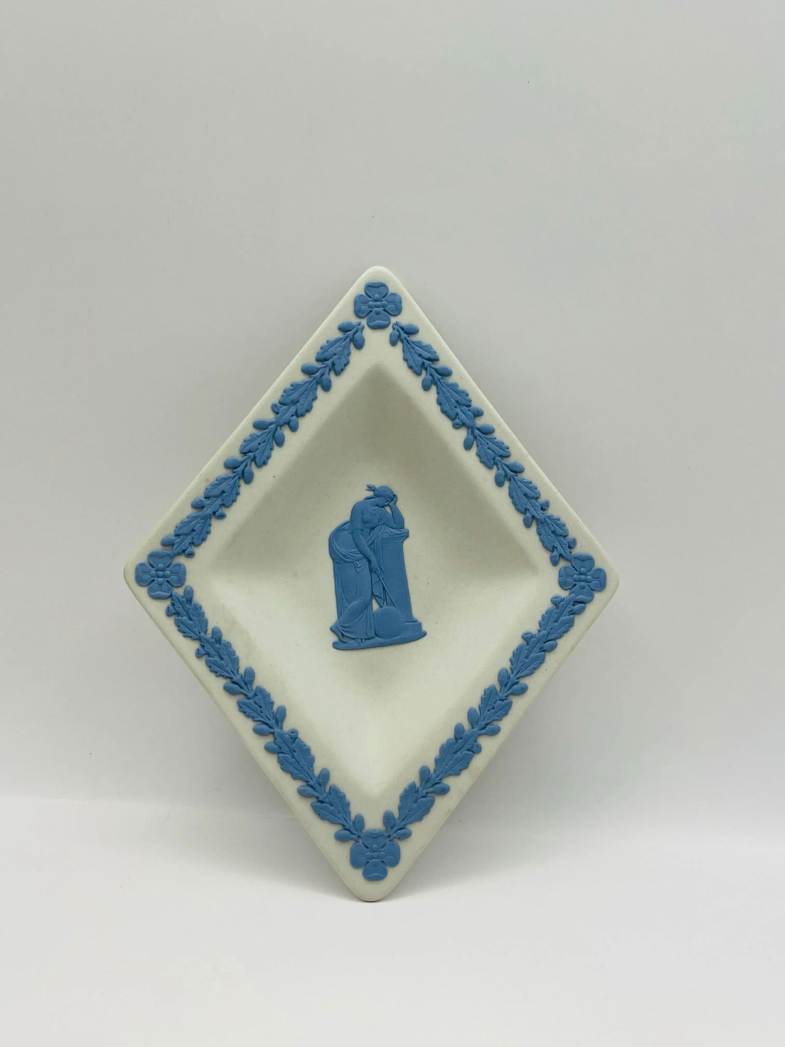 Mid 20th Century Wedgwood Jasperware Diamond Dish - 2