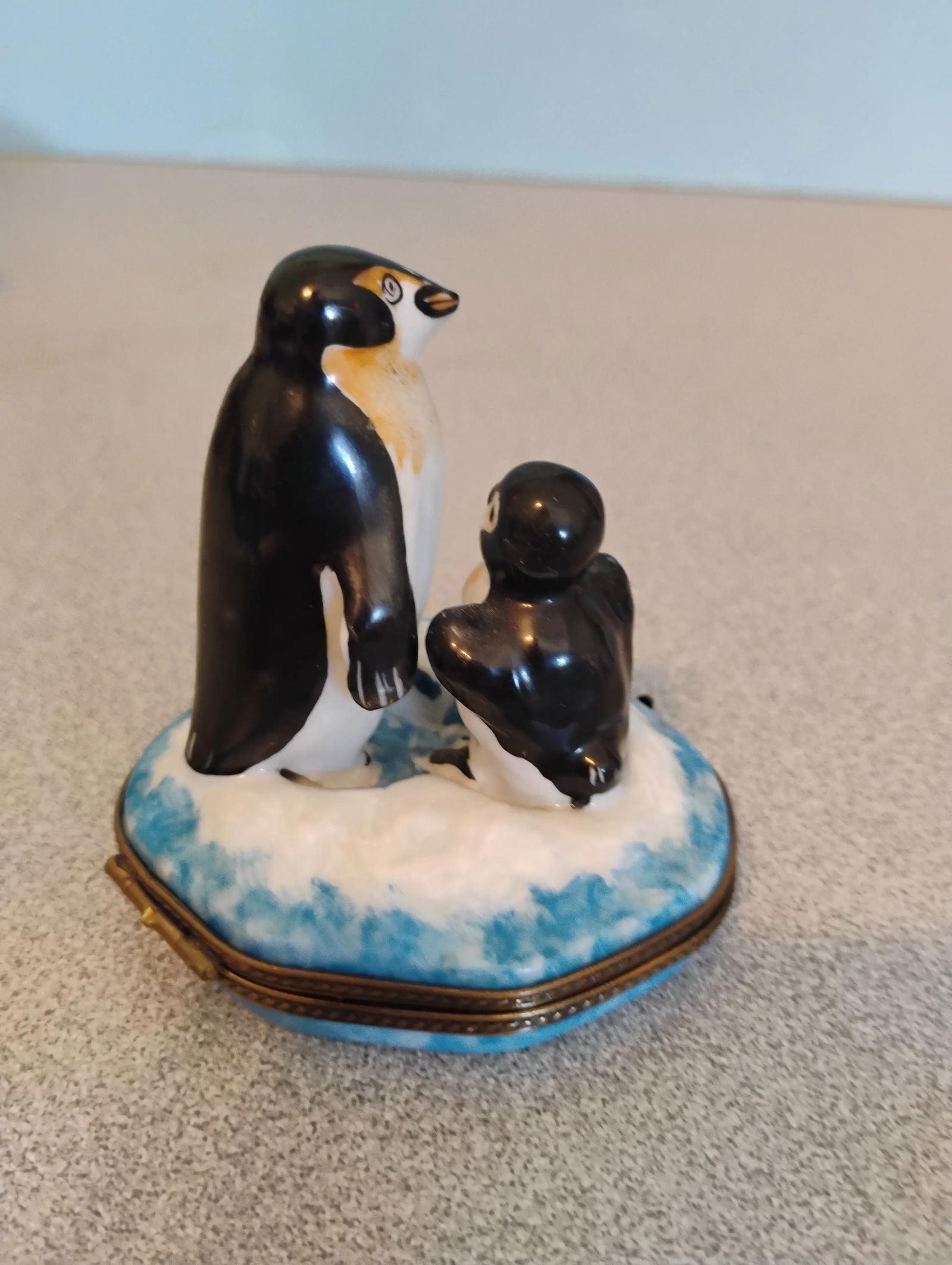 1980s Pient Main Limoges France Penguin Trinket Box - 3