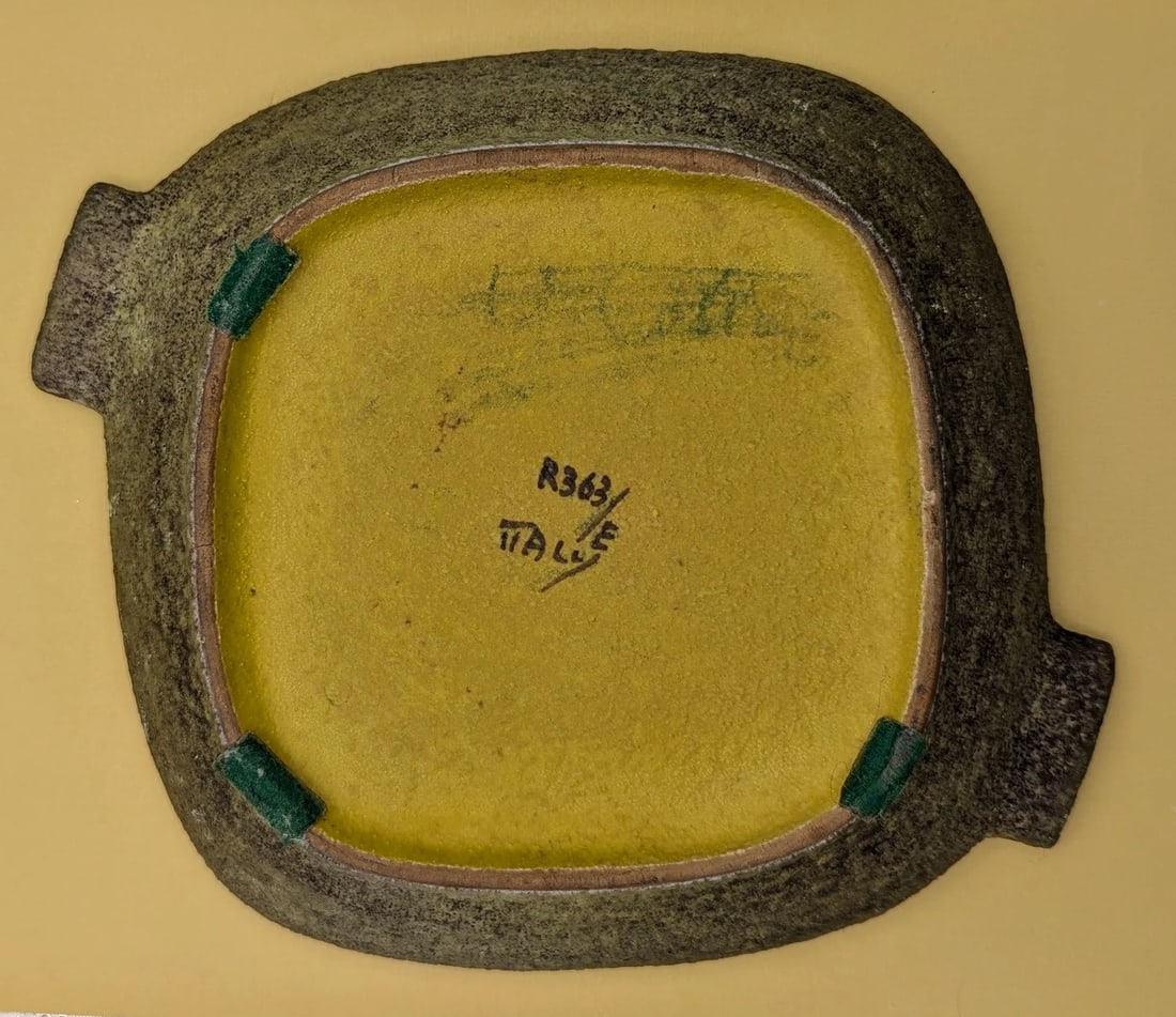 1960s "“ Alvino Bagni Ceramic Ashtray With Sunburst Design - 2