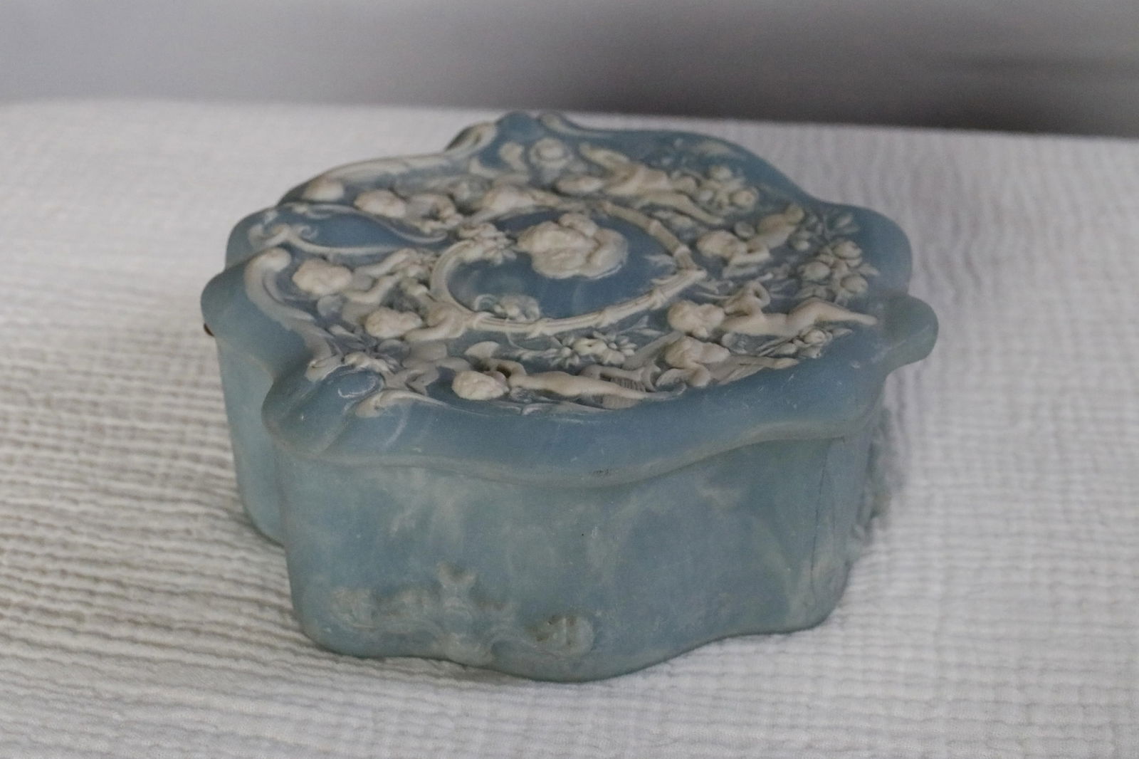 Italian Neoclassical Cherubs Carved Blue White Alabaster Stone Box - 12