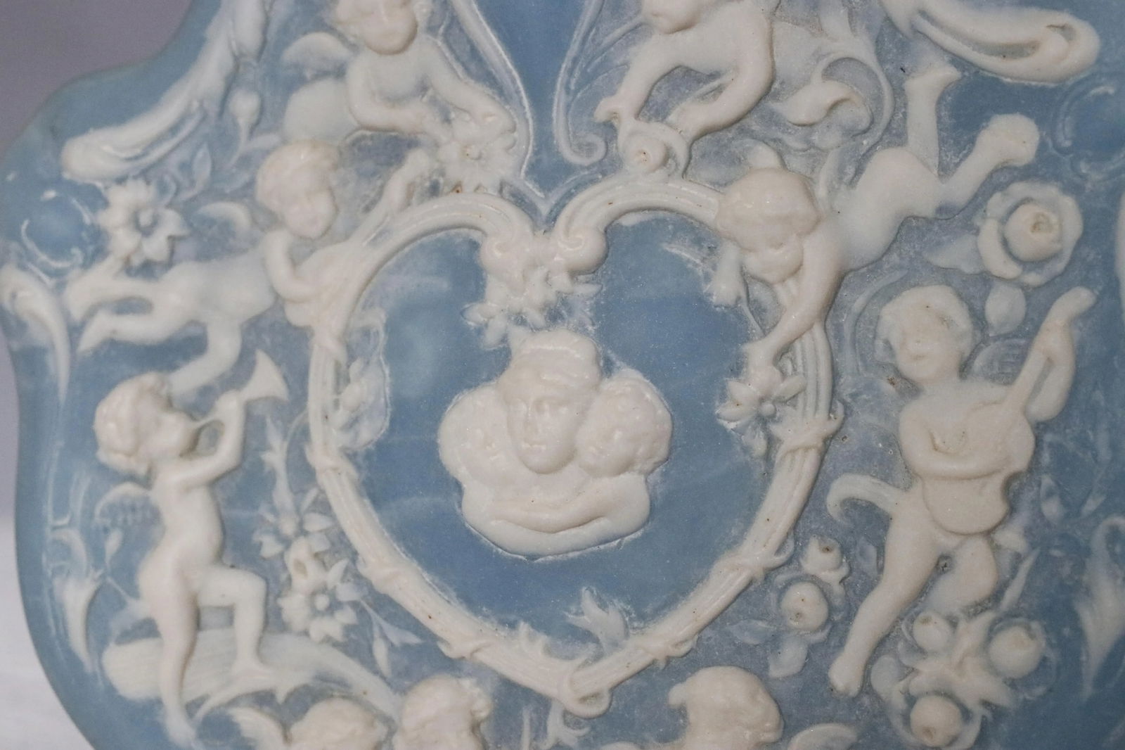 Italian Neoclassical Cherubs Carved Blue White Alabaster Stone Box - 4