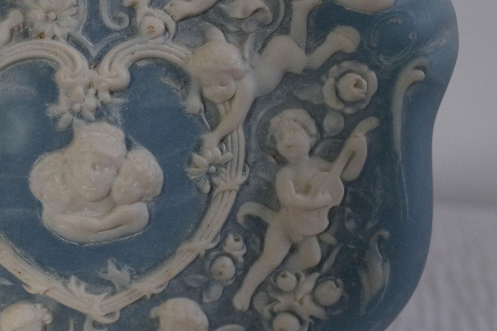 Italian Neoclassical Cherubs Carved Blue White Alabaster Stone Box - 6