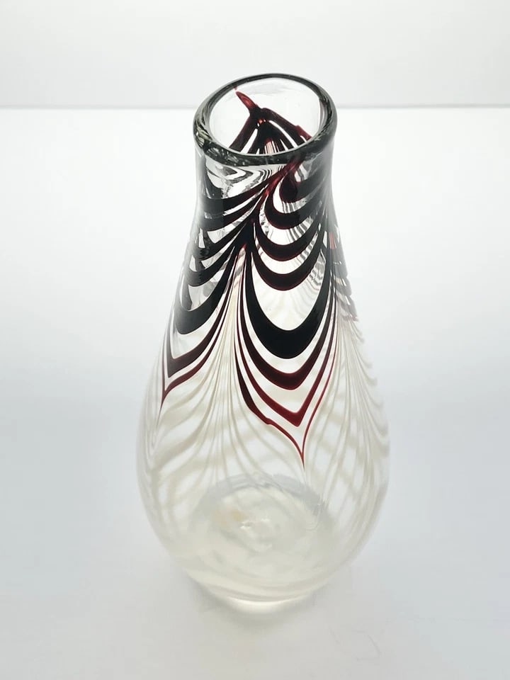 1970s Nancy Freeman Maroon White Pulled Feather Handblown Studio Vase - 3