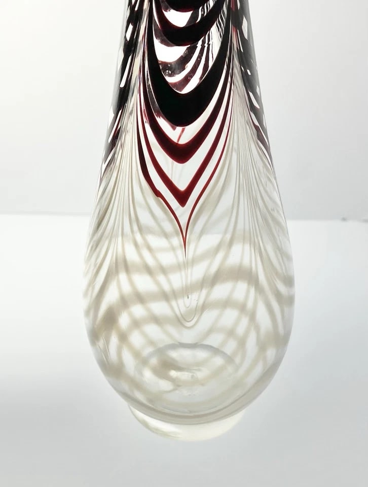 1970s Nancy Freeman Maroon White Pulled Feather Handblown Studio Vase - 4