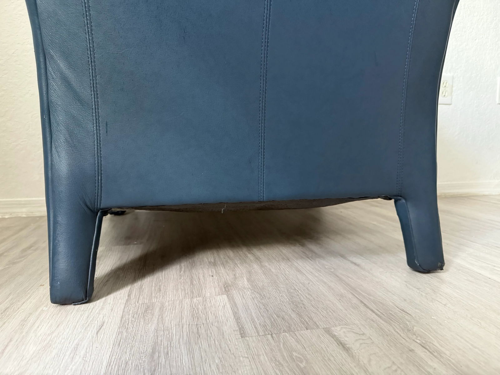 1990's Mid Century Donghia Navy Blue Leather Club Chair - 5