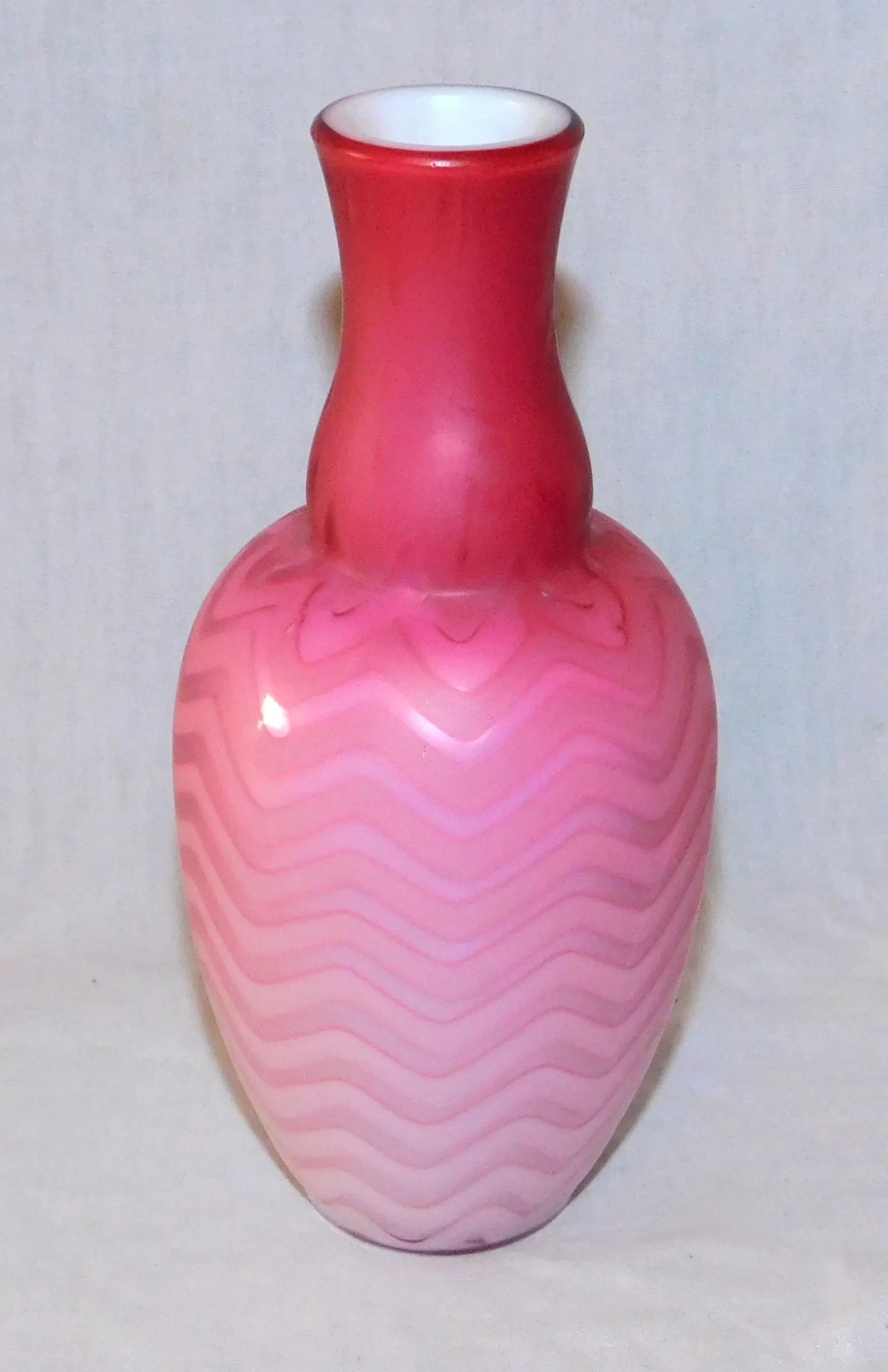 Late 19th Century Victorian Cased Glass Vase - 3
