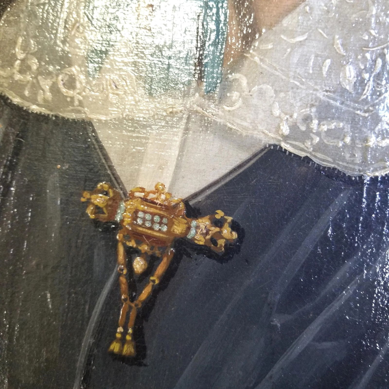 Antique Portrait of a Woman in a Gold Frame - 4