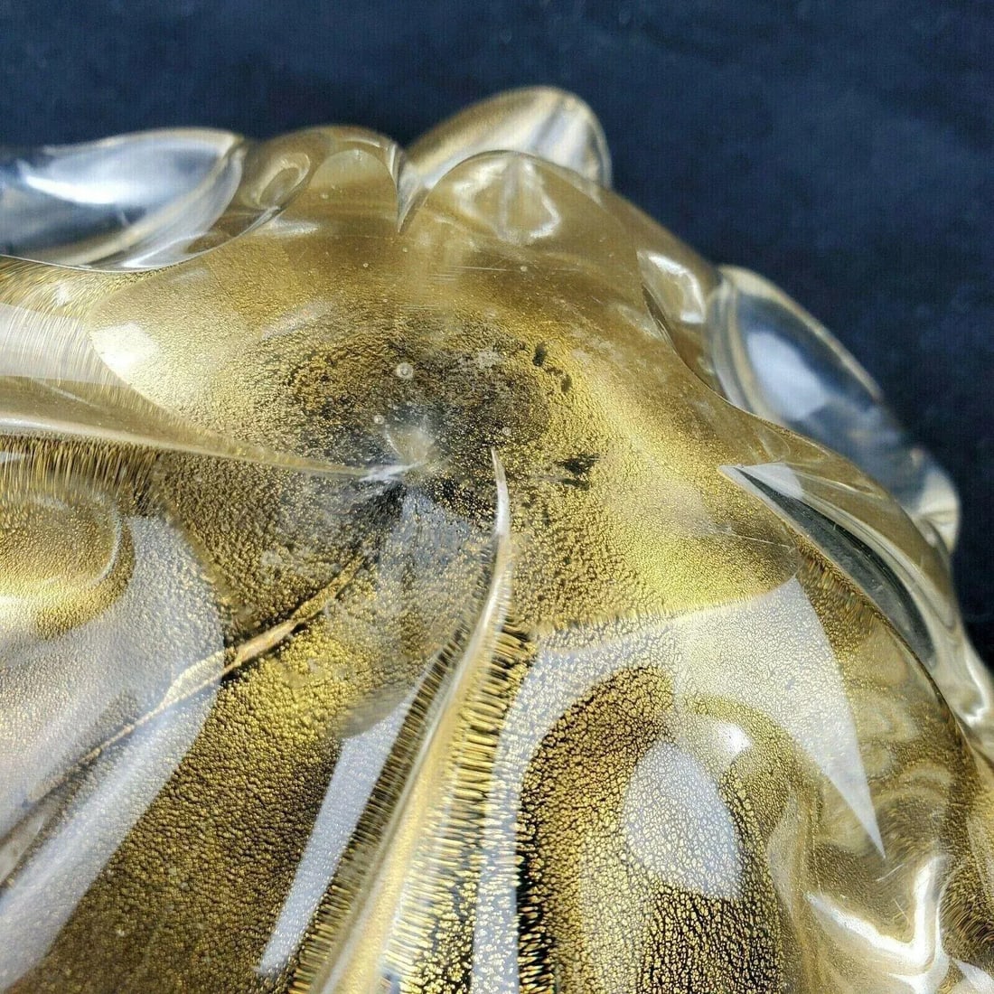 Mid-Century Murano Glass Biomorphic Ashtray in Gold Aventurine - 4