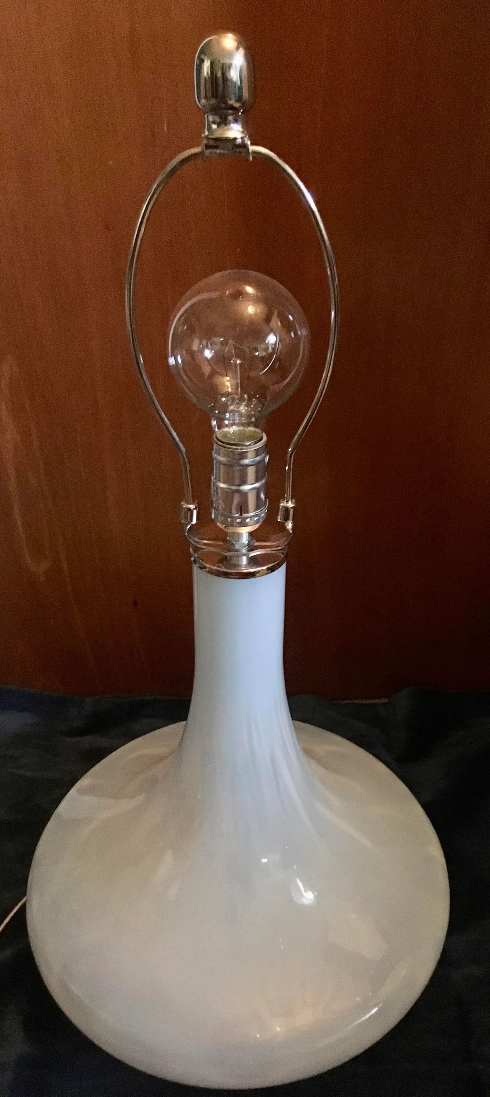 Late 20th Century White & Silver Glass Table Lamp - 9
