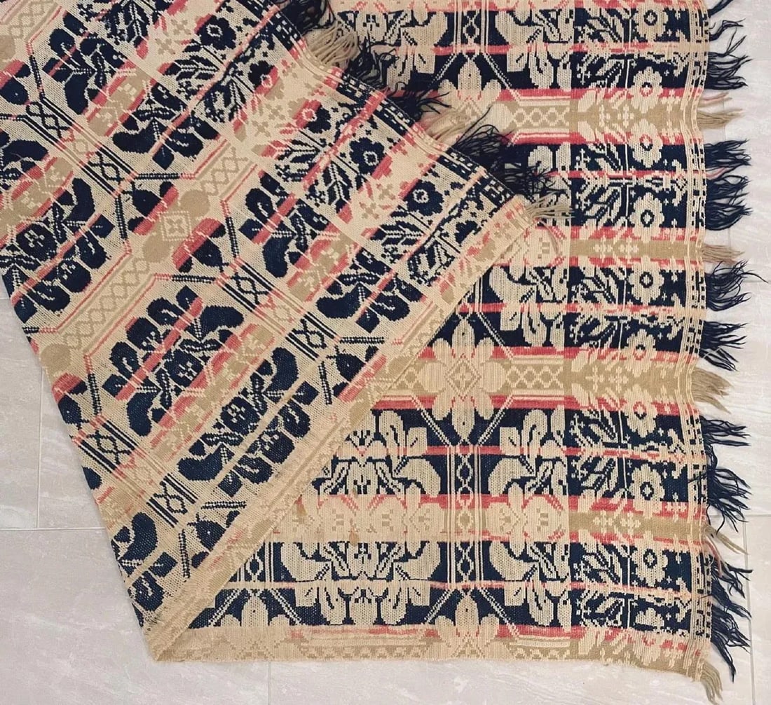 Antique Mid 19th Century Reversible Coverlet - 3
