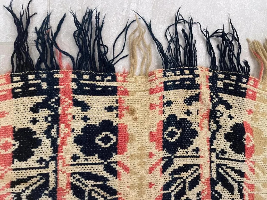 Antique Mid 19th Century Reversible Coverlet - 4