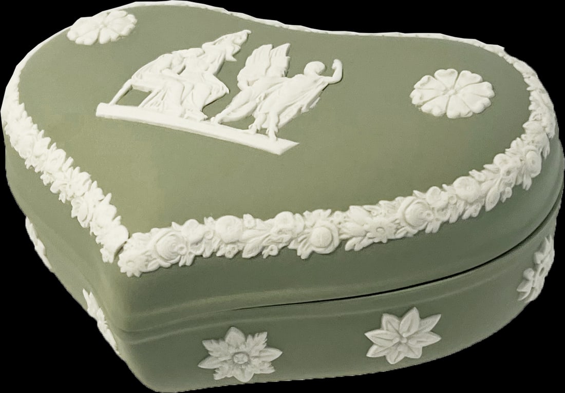 Wedgwood Vintage 1967 Jasperware Sage Green and Cream White Heart Shaped Trinket Box - 10