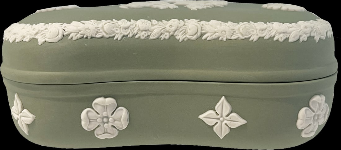 Wedgwood Vintage 1967 Jasperware Sage Green and Cream White Heart Shaped Trinket Box - 5