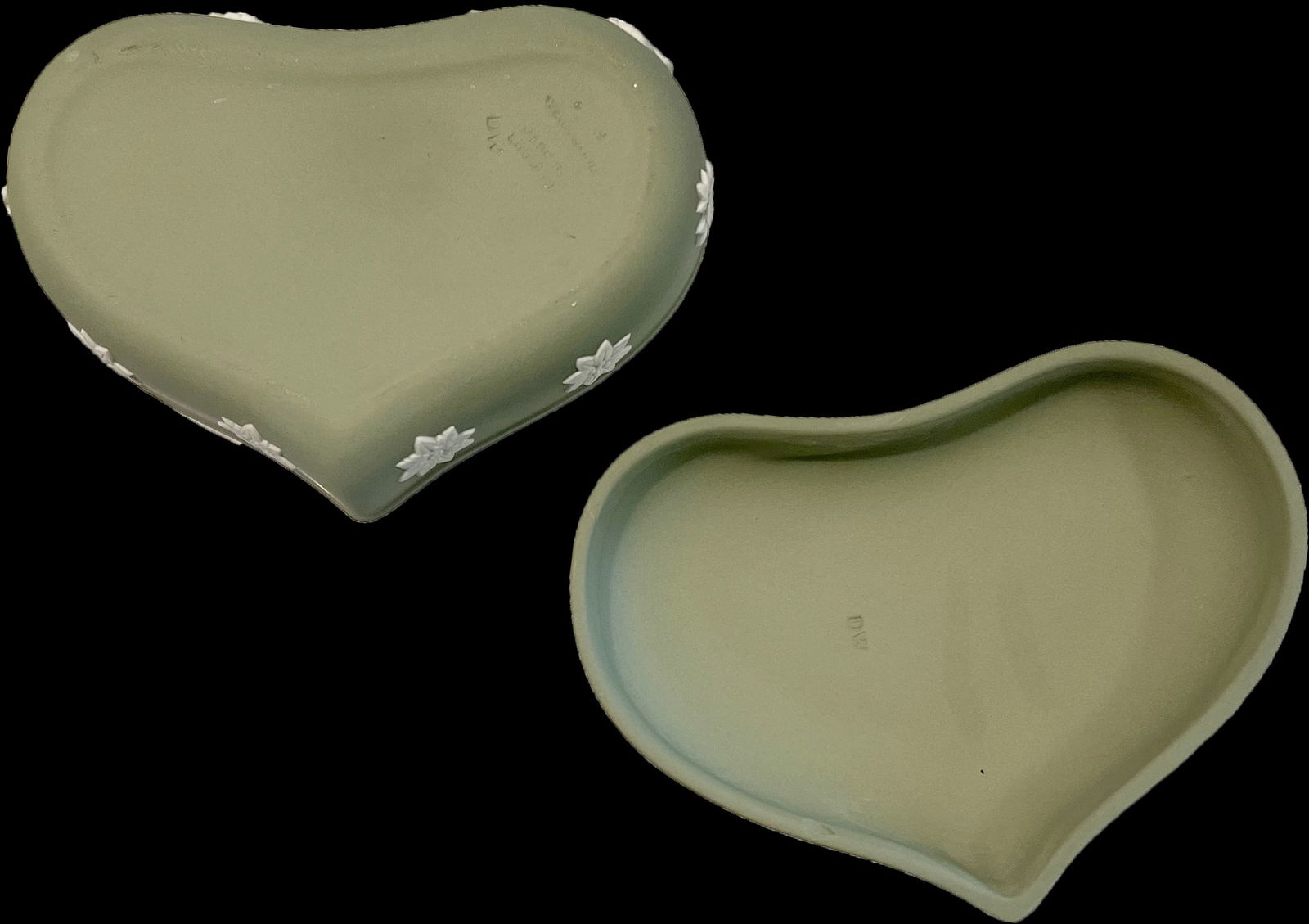 Wedgwood Vintage 1967 Jasperware Sage Green and Cream White Heart Shaped Trinket Box - 7