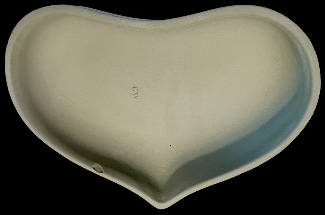 Wedgwood Vintage 1967 Jasperware Sage Green and Cream White Heart Shaped Trinket Box - 8