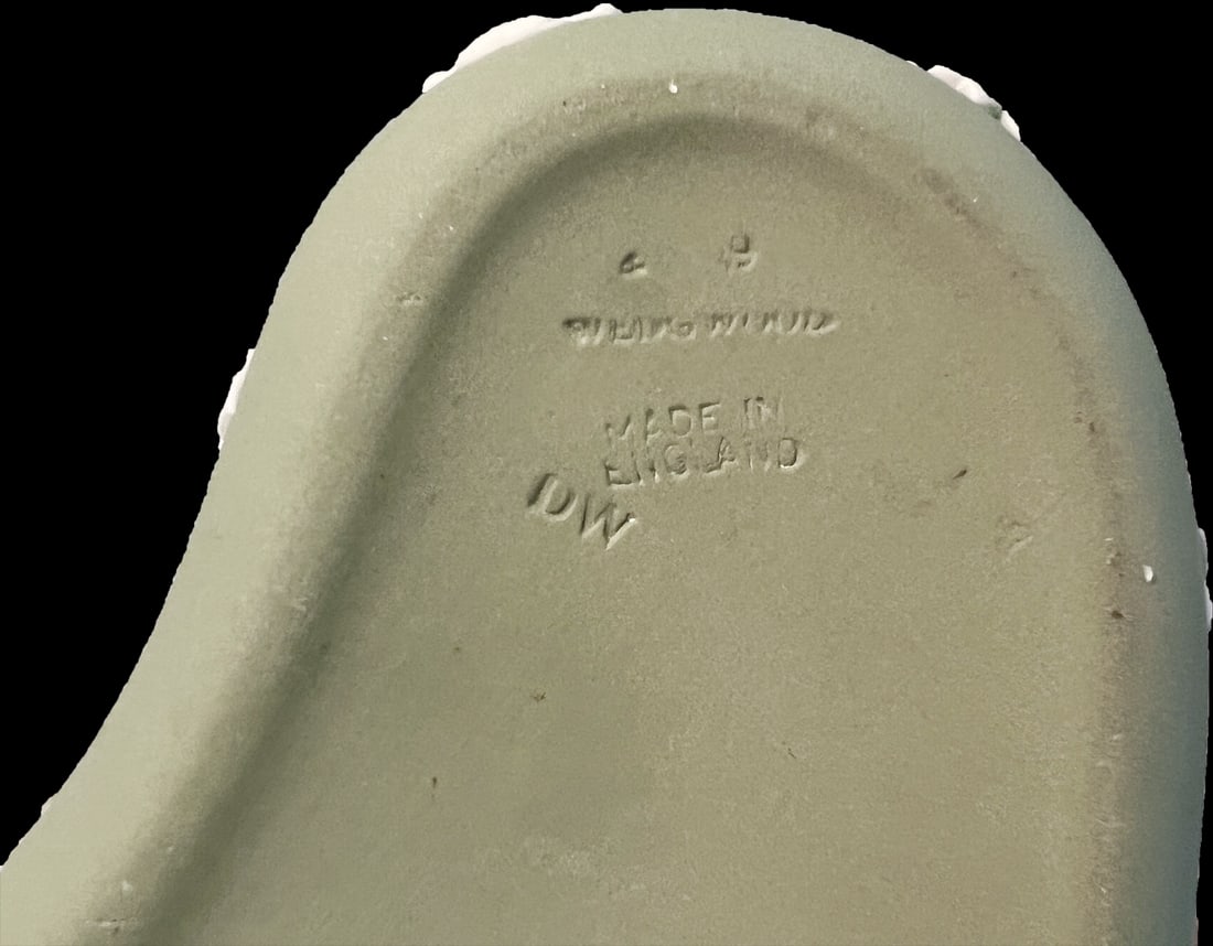 Wedgwood Vintage 1967 Jasperware Sage Green and Cream White Heart Shaped Trinket Box - 9