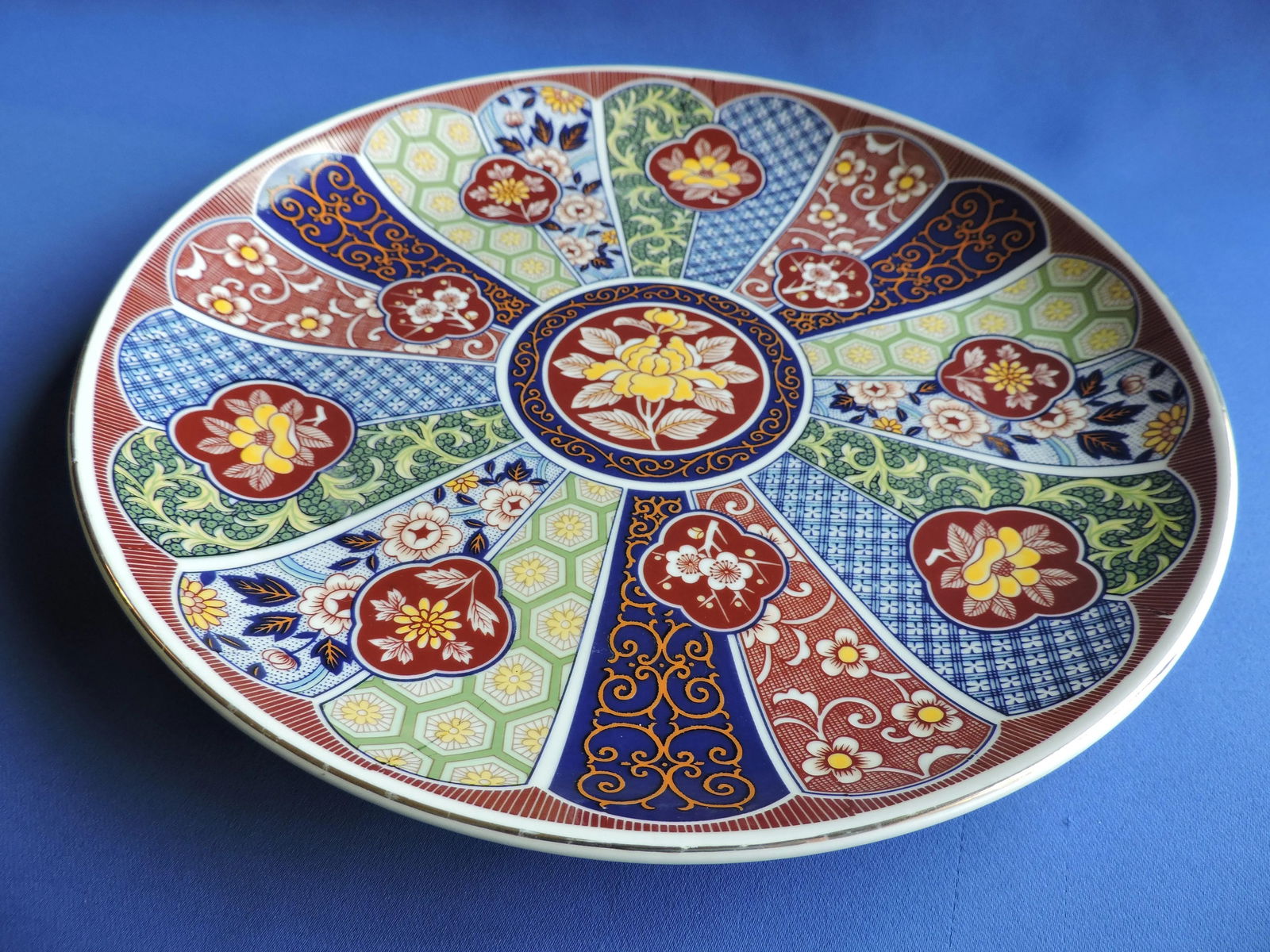 Late 20th Century Japanese Imari Porcelain Charger by Bijutsu - 2