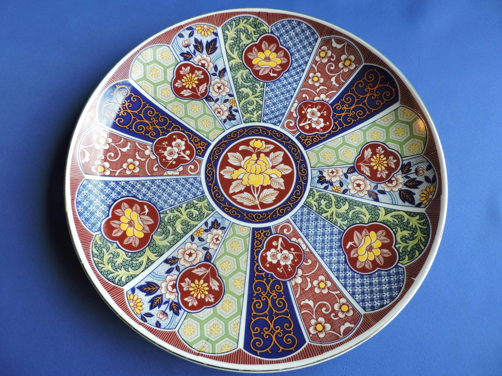 Late 20th Century Japanese Imari Porcelain Charger by Bijutsu - 7