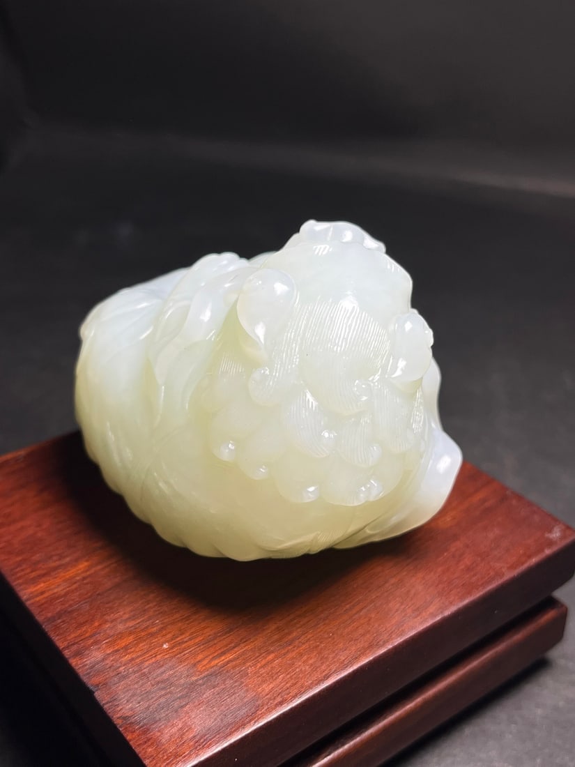 Chinese Hetian Jade Hand Carved Lion Statue - 3