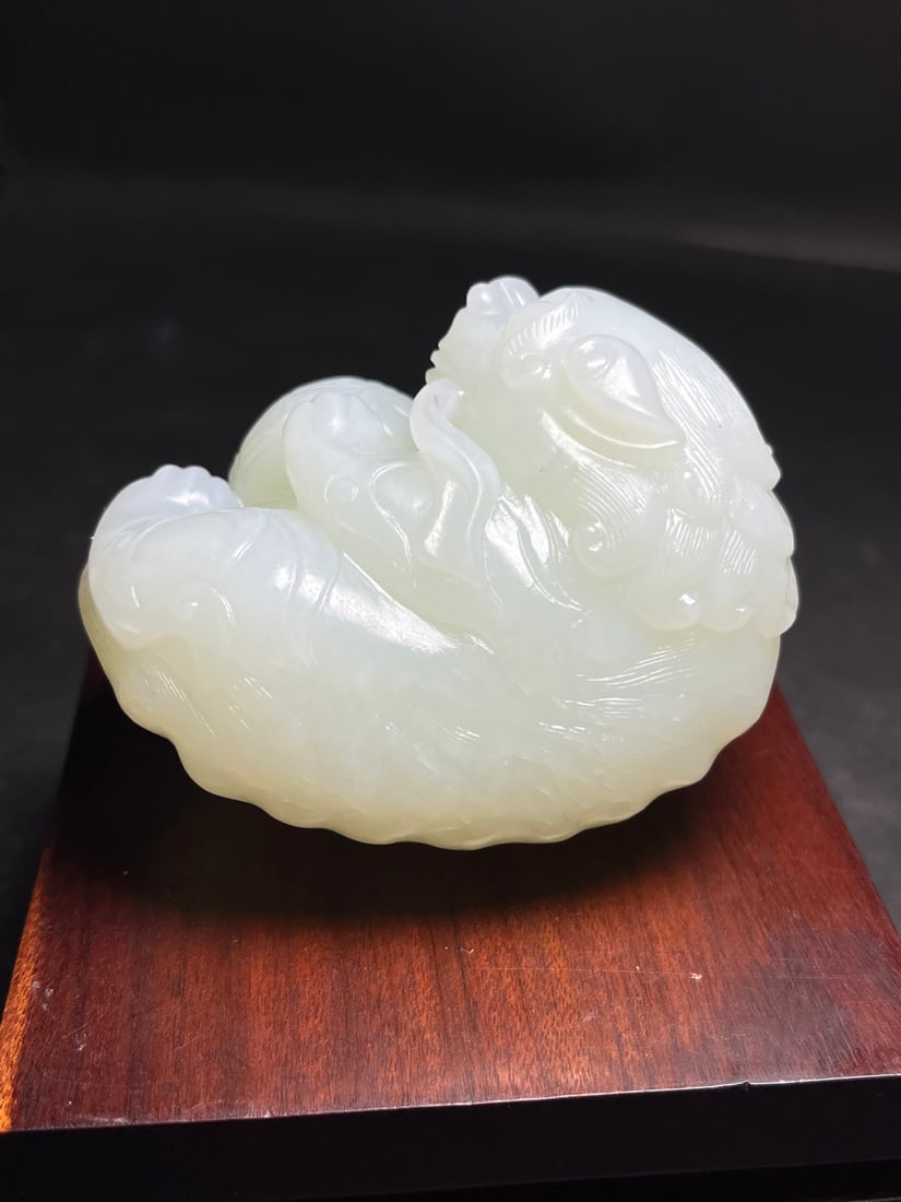 Chinese Hetian Jade Hand Carved Lion Statue - 4