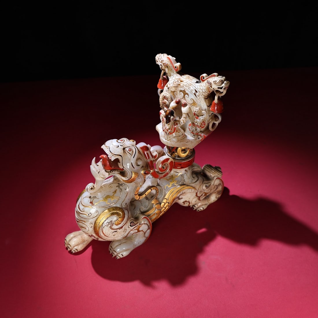 Chinese Qing Dynasty Hand Drawn Hetian Jade Beast Statue - 6