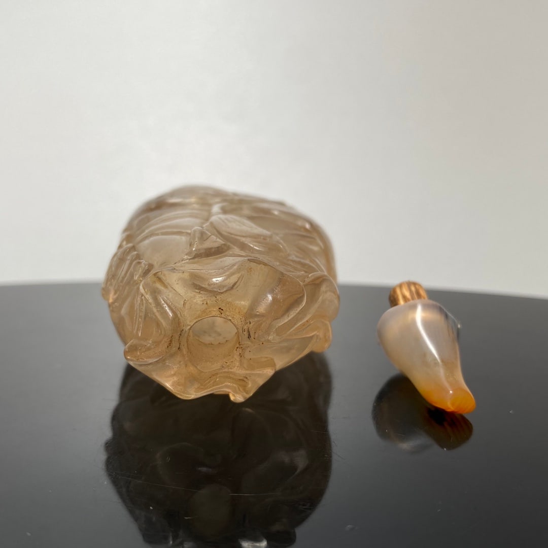 Old Chinese Crystal Lotus leaf Snuff Bottle - 8