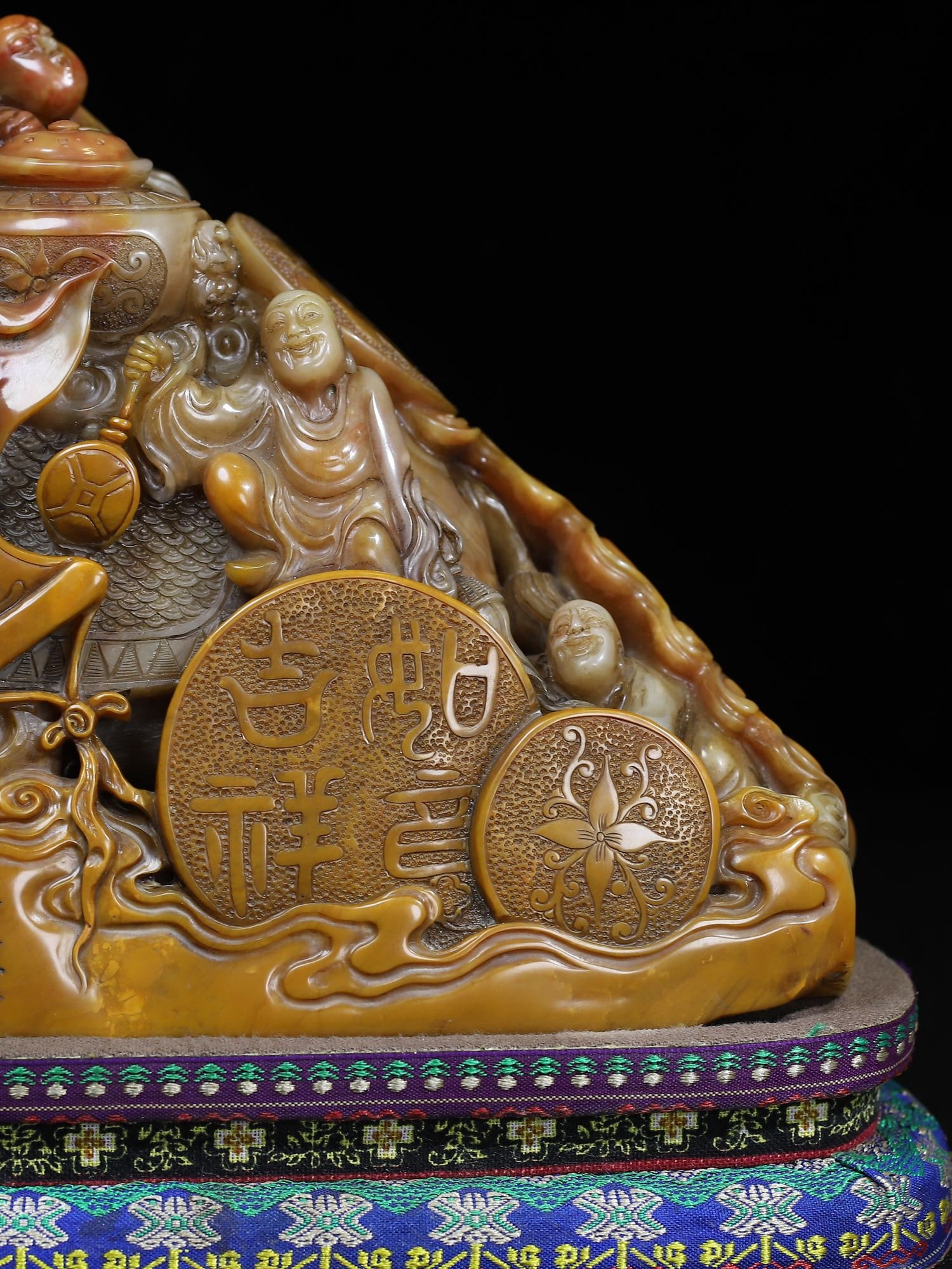 Old Chinese Shoushan Stone Hand Carved Elephant & Arhat Seal Staue - 4