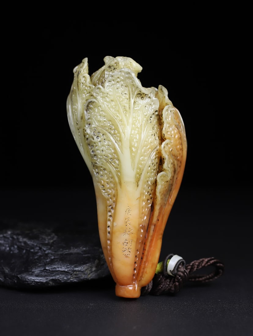 Chinese Shoushan Stone Hand Carved Fortune Cabbage Pendant w Box: Title: Chinese Shoushan Stone Hand Carved Fortune Cabbage Pendant w Box Origin: Chinese Date/Period: After1900 Materials: Shoushan Stone Dimensions: 125x65(mm) 4.92x2.56(inches) Weight 0.84